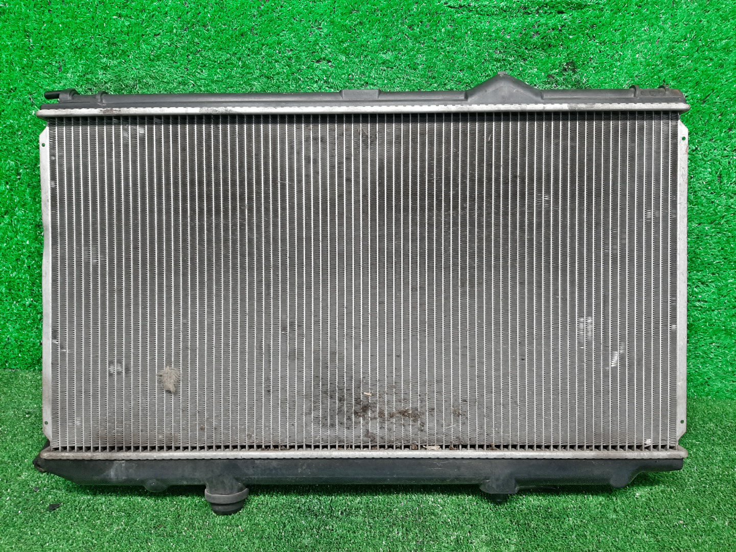 Радиатор основной TOYOTA CROWN MAJESTA UZS141 1UZ-FE 5312 2 ракурс