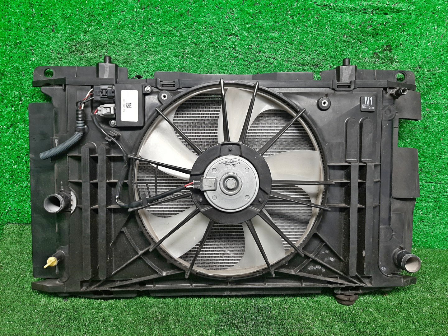 Радиатор основной TOYOTA AURIS ZWE186H, NZE181H, ZRE186H, NRE185H, NZE184H 1NZ-FE 5322 1 ракурс