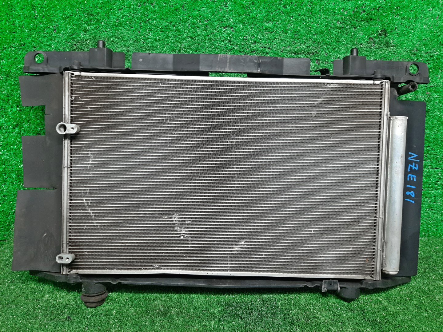 Радиатор основной TOYOTA AURIS ZWE186H, NZE181H, ZRE186H, NRE185H, NZE184H 1NZ-FE 5322 2 ракурс