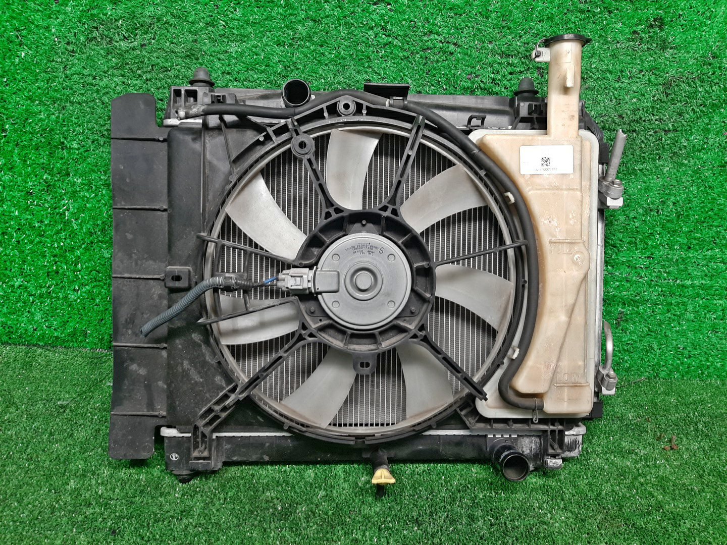 Радиатор основной TOYOTA VITZ NSP130 1NR-FE 5337 1 ракурс