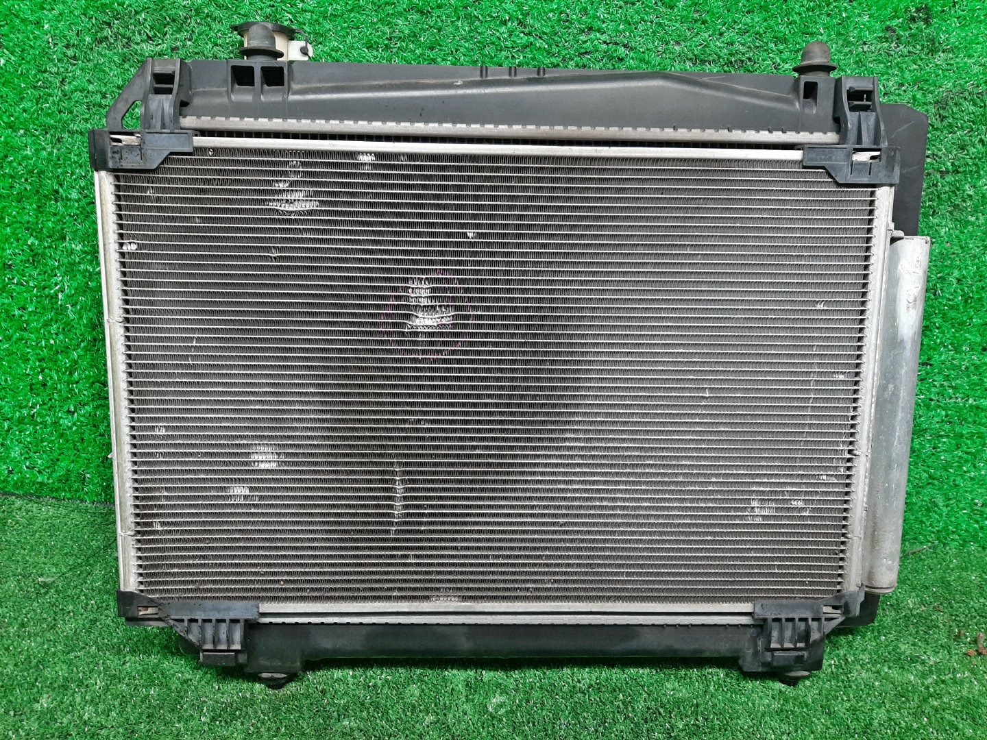 Радиатор основной TOYOTA VITZ NSP130 1NR-FE 5337 2 ракурс