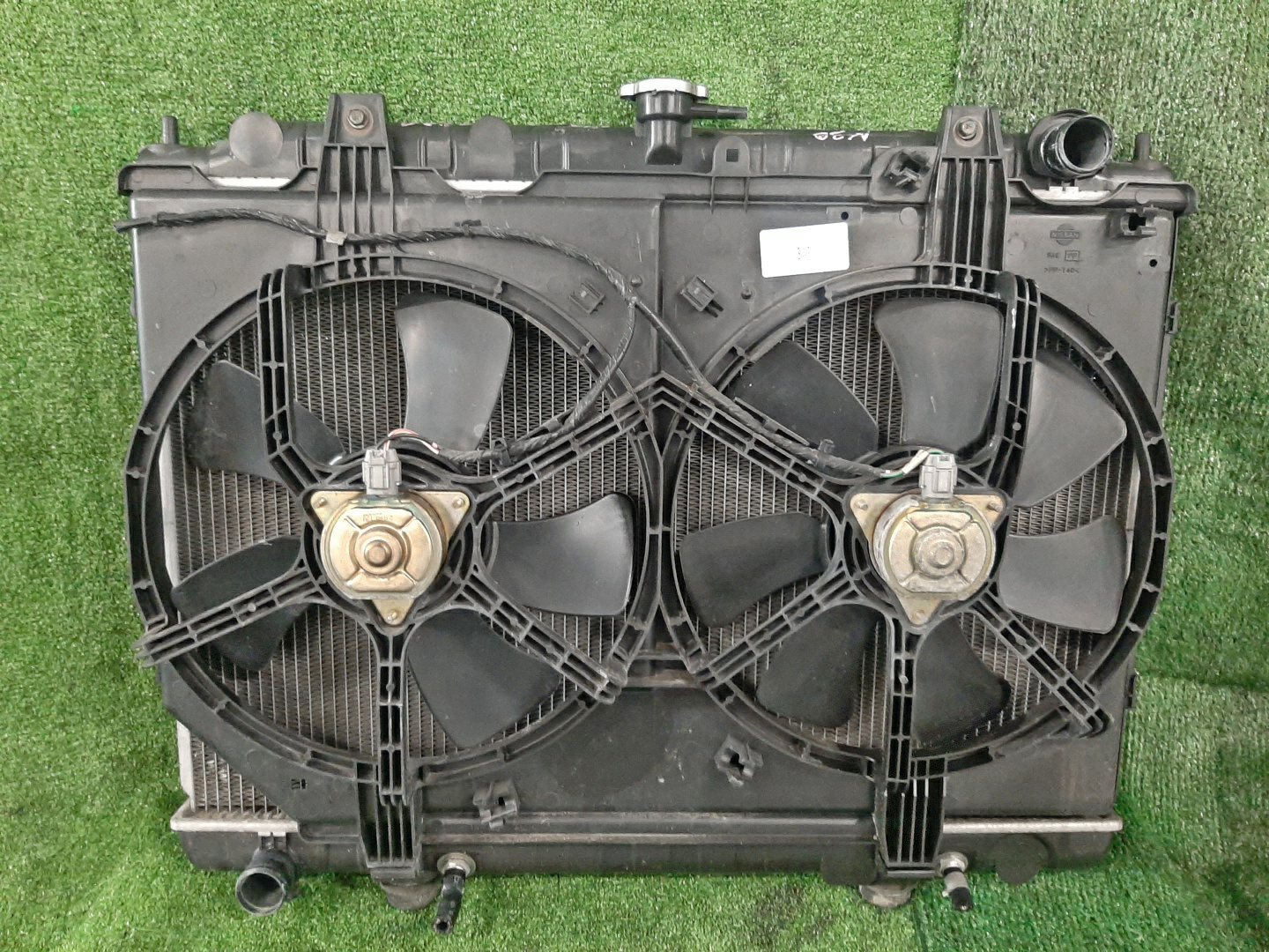 Радиатор основной NISSAN RNESSA PNN30 KA24DE 5348 1 ракурс Радиатор основной NISSAN RNESSA PNN30 KA24DE 5348 1 ракурс