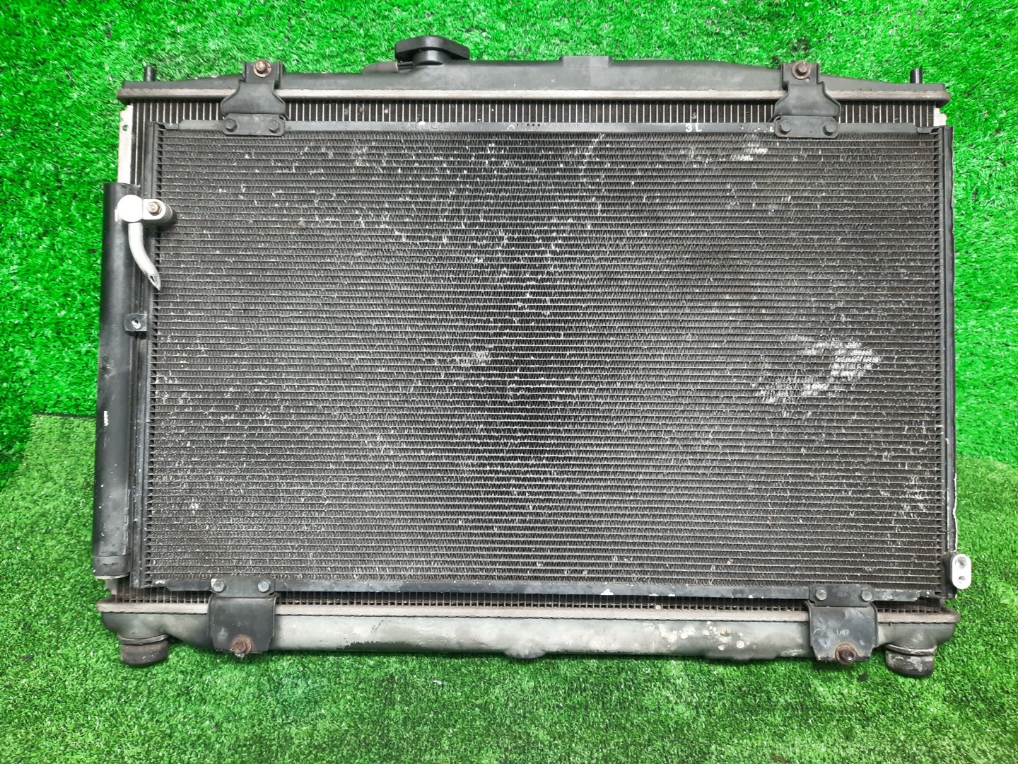 Радиатор основной HONDA ELYSION RR3 J30A 5470 2 ракурс