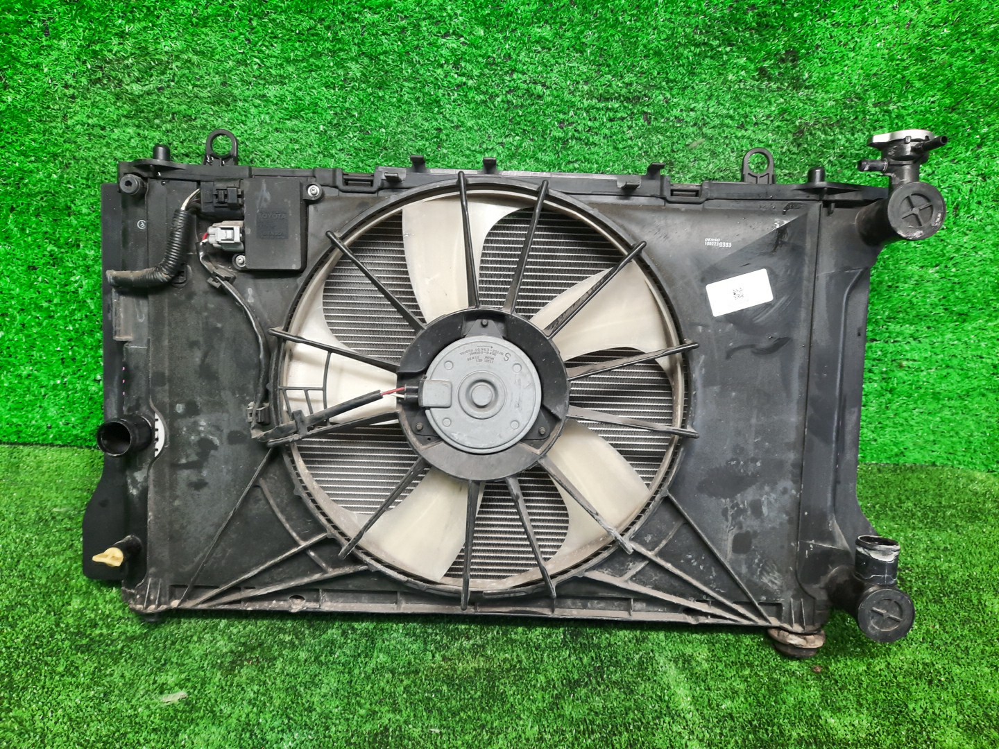 Радиатор основной TOYOTA AXIO, COROLLA FIELDER, COROLLA  AXIO, FIELDER NZE141, NZE144, ZRE142, ZRE144, ZRE144G, ZRE142G, NZE144G, NZE141G 1NZ-FE, 2ZR-FE, 2ZR-FAE 5477 1 ракурс