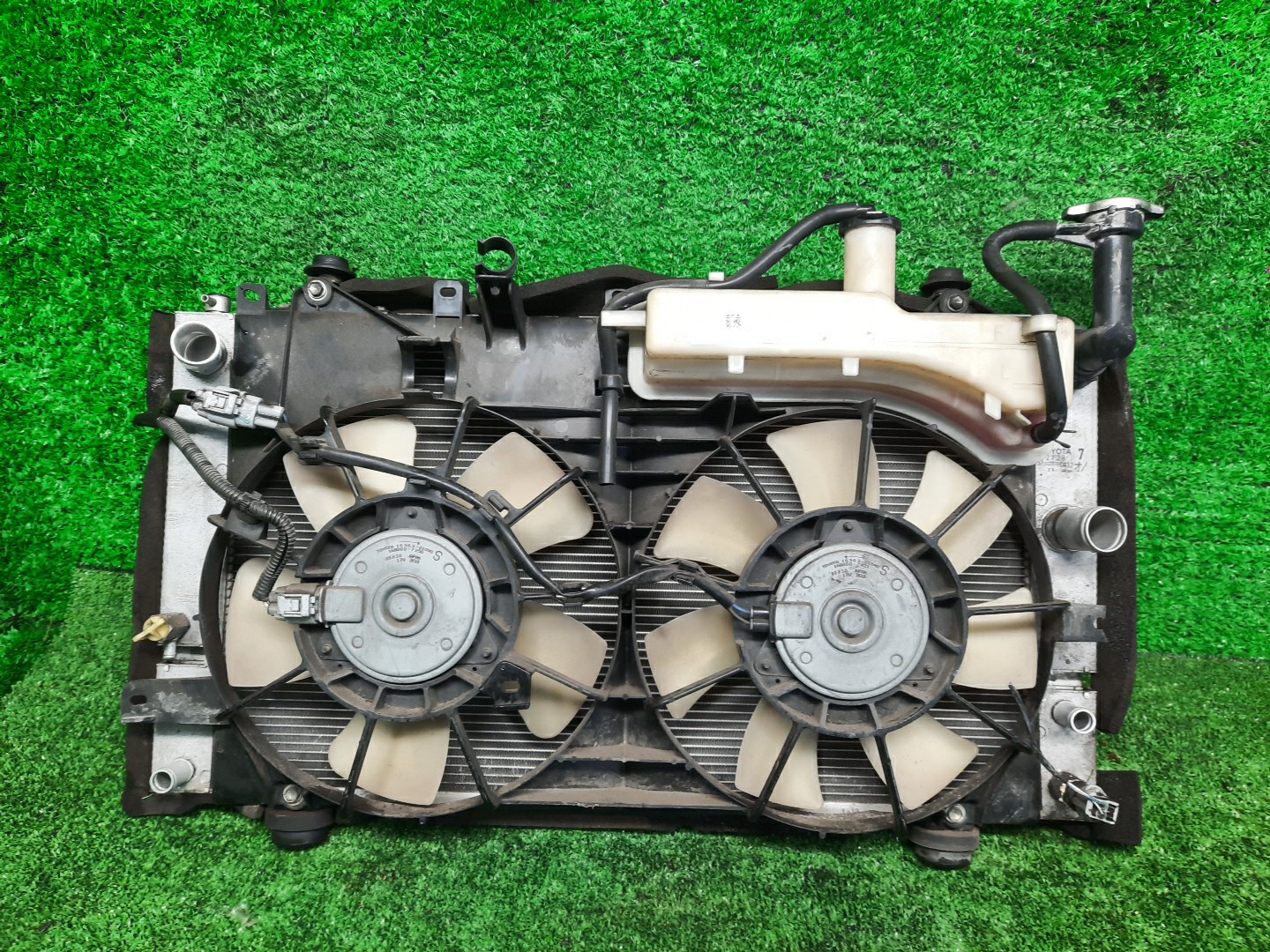 Радиатор основной TOYOTA PRIUS NHW20 1NZ-FXE 5479 1 ракурс