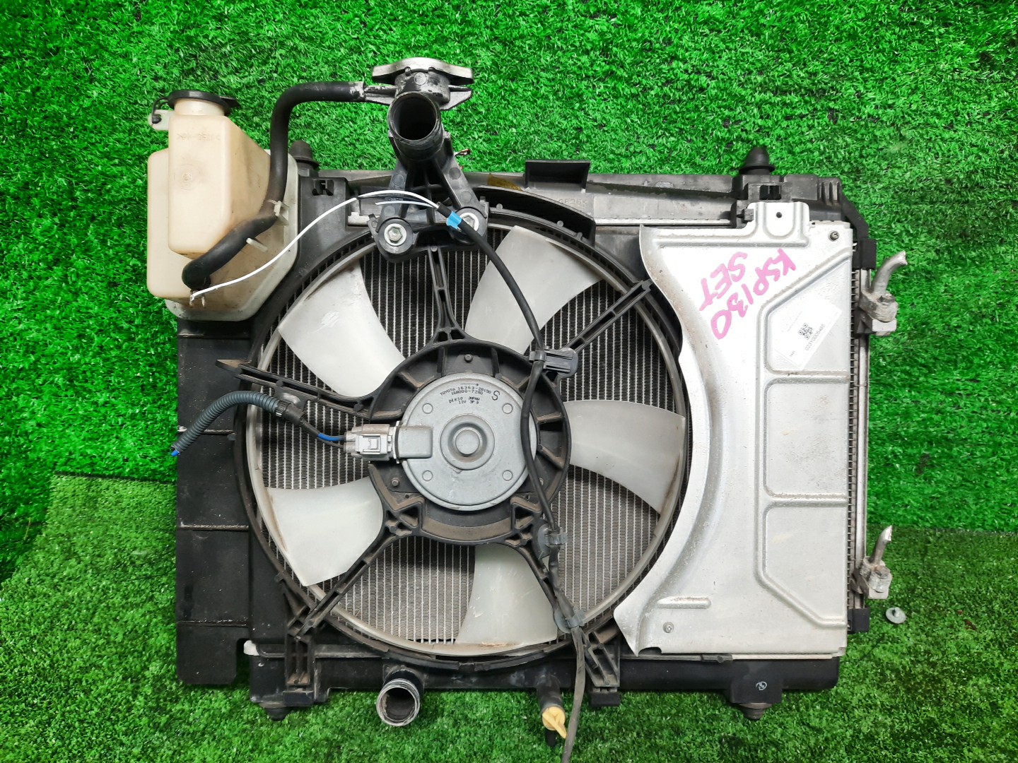 Радиатор основной TOYOTA VITZ KSP130 1KR-FE 5485 1 ракурс