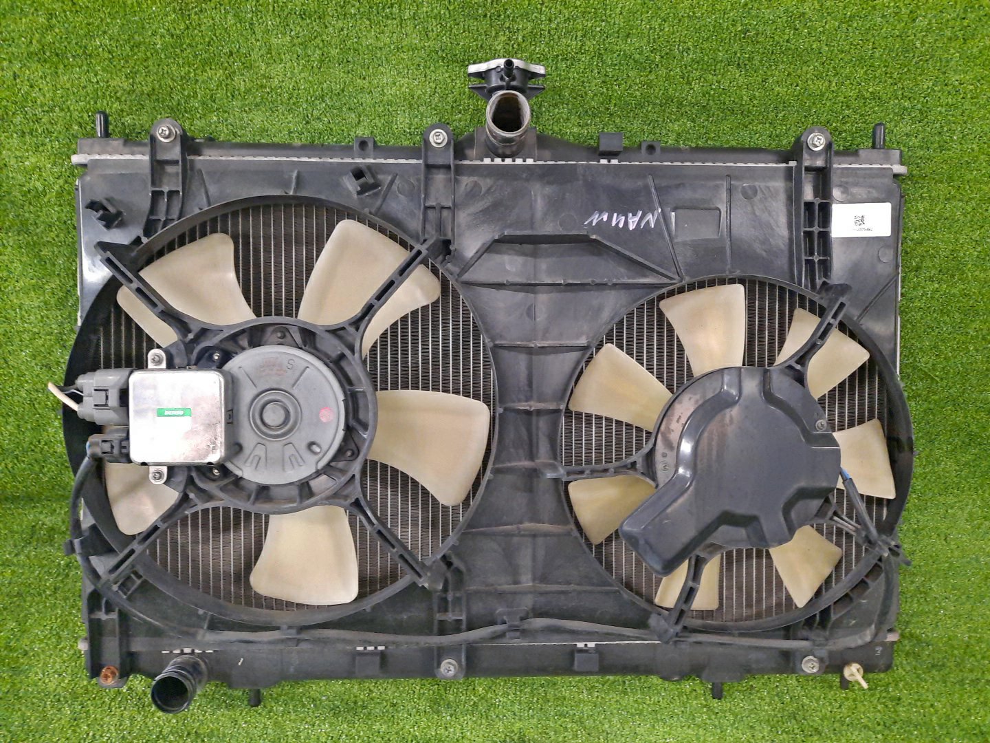 Радиатор основной MITSUBISHI GRANDIS NA4W 4G69 5492 1 ракурс