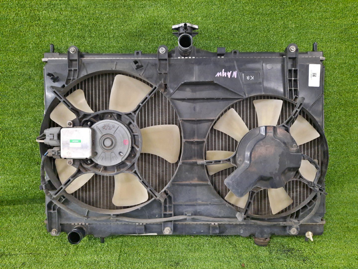 Радиатор основной MITSUBISHI GRANDIS NA4W 4G69 5517 1 ракурс