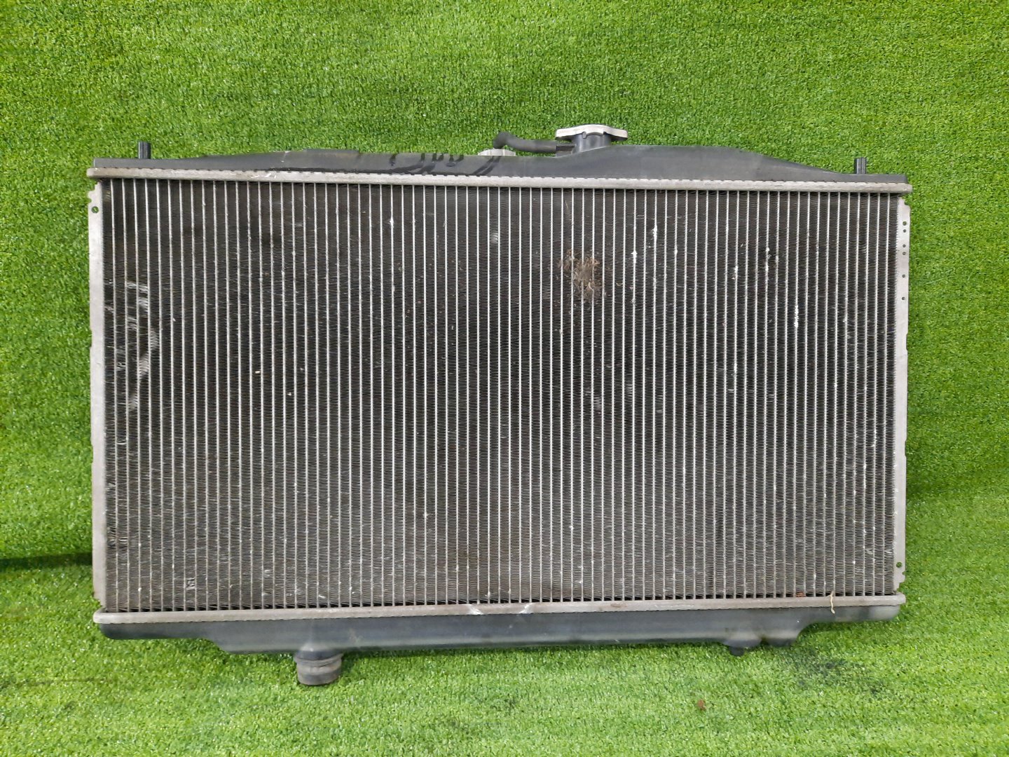 Радиатор основной HONDA INSPIRE UC1 J30A 5528 2 ракурс