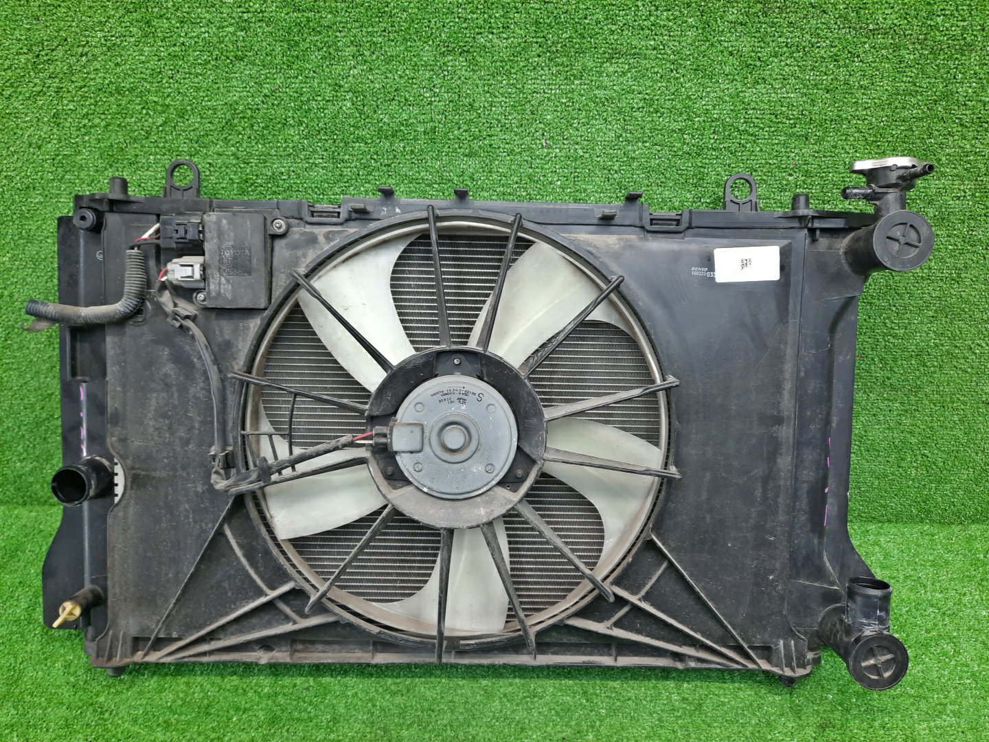 Радиатор основной TOYOTA AXIO, COROLLA FIELDER, COROLLA  AXIO, FIELDER NZE141, NZE144, ZRE142, ZRE144, ZRE144G, ZRE142G, NZE144G, NZE141G 1NZ-FE, 2ZR-FAE, 2ZR-FE 5575 1 ракурс