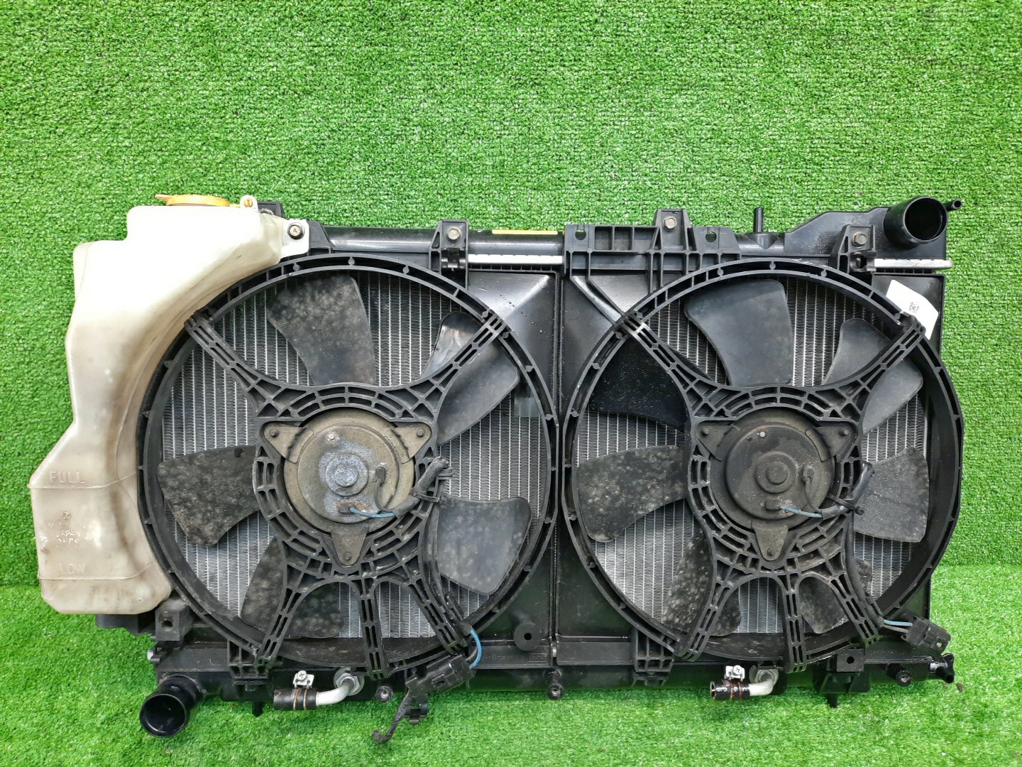 Радиатор основной SUBARU FORESTER SF5, SF9 EJ205 5611 1 ракурс