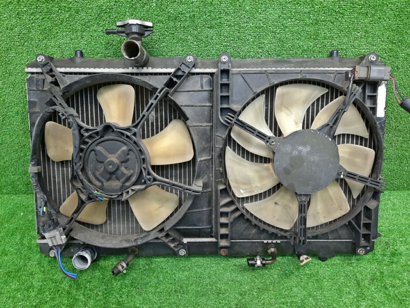Радиатор основной SUZUKI AERIO RB21S, RD51S M15A 5620 1 ракурс
