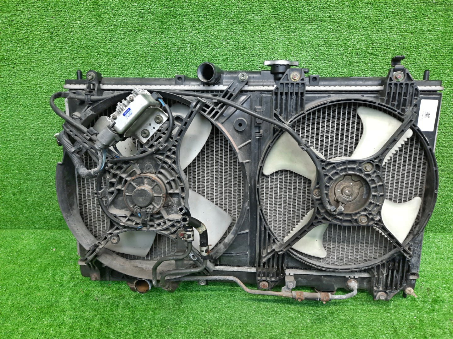 Радиатор основной MITSUBISHI LEGNUM EC1W, EC5W, EA1W, EA3W, EA4W, EC3W, EC4W, EC7W 4G64 5621 1 ракурс