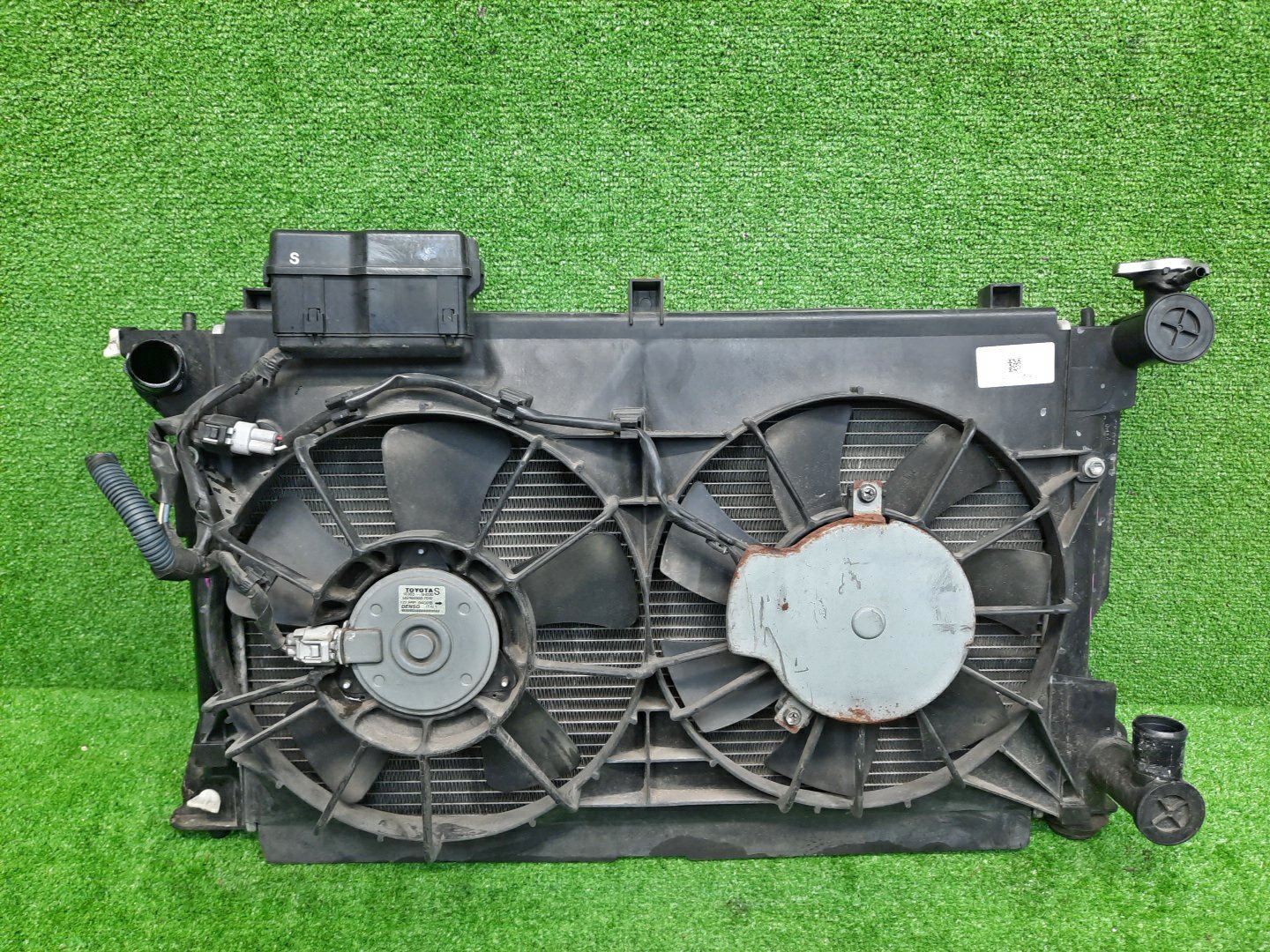 Радиатор основной TOYOTA AVENSIS ZZT251, AZT250, AZT255, AZT251 1AZ-FSE 5639 1 ракурс