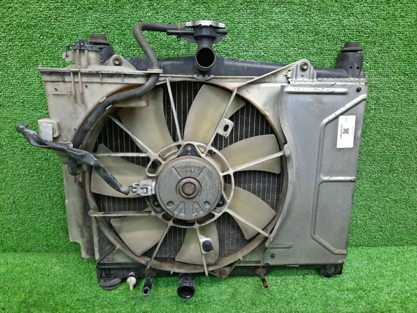 Радиатор основной TOYOTA PLATZ, VITZ SCP11, SCP10, SCP13 1SZ-FE, 2SZ-FE 5642 1 ракурс
