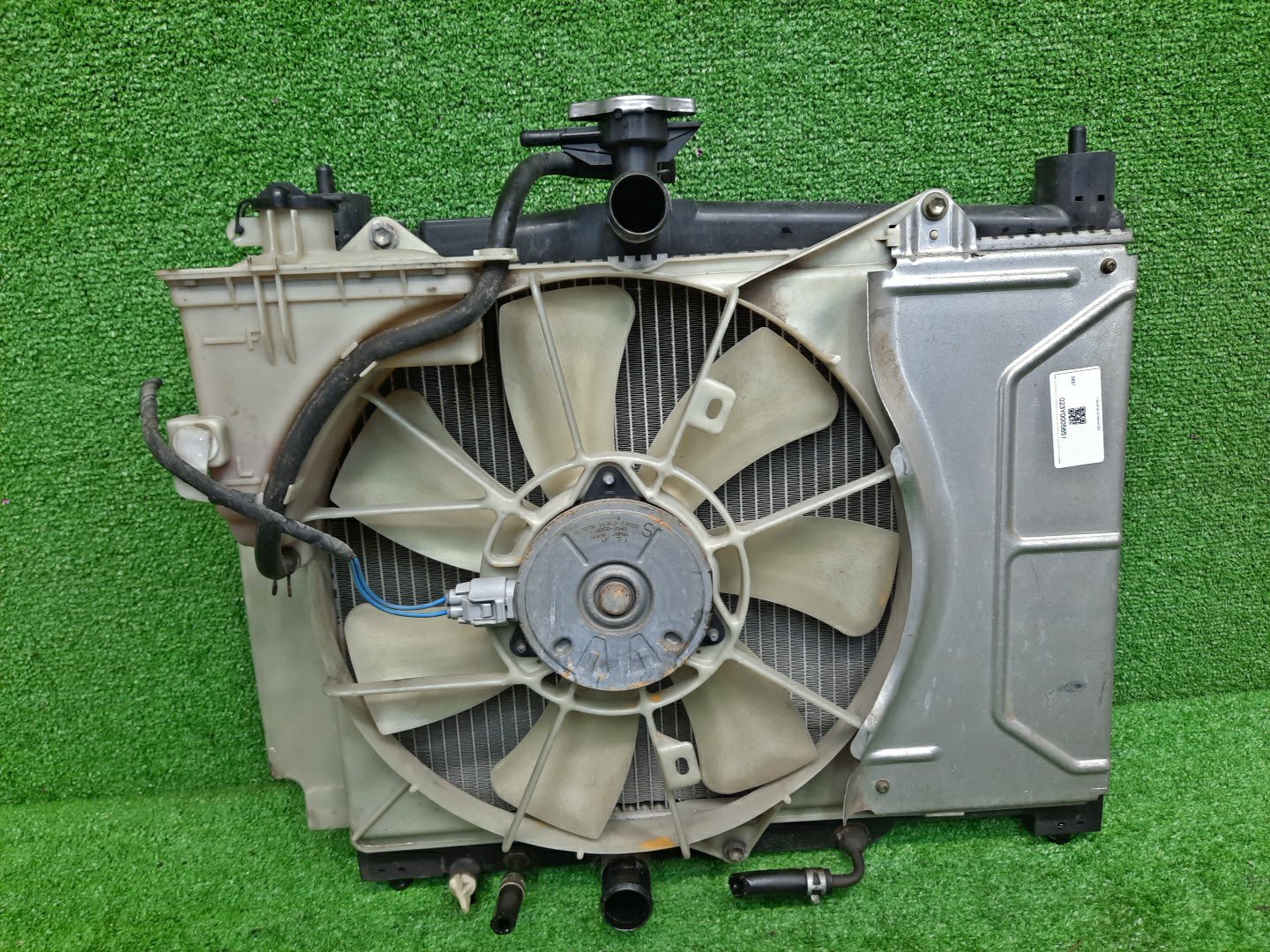Радиатор основной TOYOTA PLATZ, VITZ SCP11, SCP10, SCP13 1SZ-FE, 2SZ-FE 5651 1 ракурс