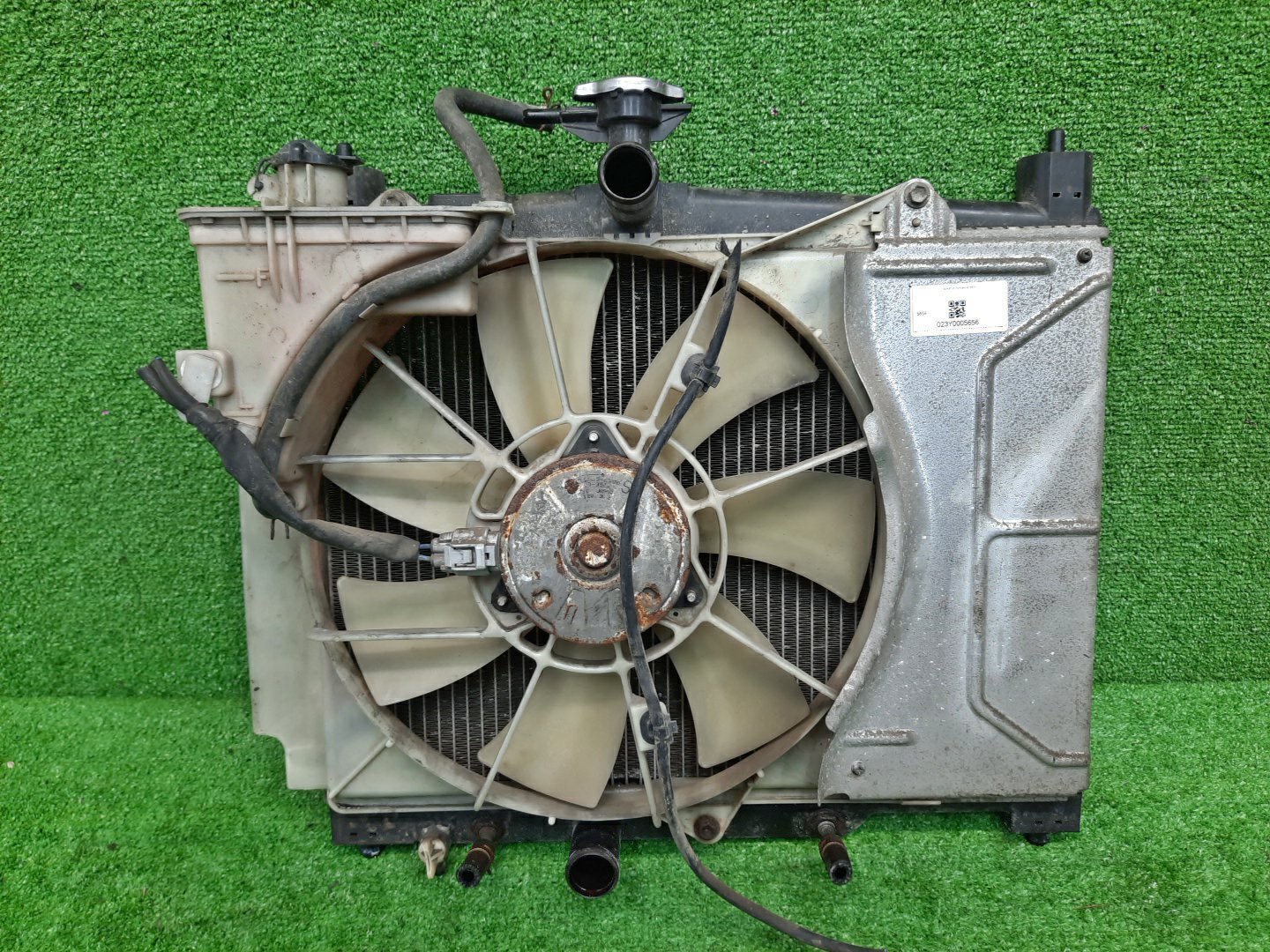 Радиатор основной TOYOTA PLATZ, VITZ SCP11, SCP10, SCP13 1SZ-FE, 2SZ-FE 5656 1 ракурс