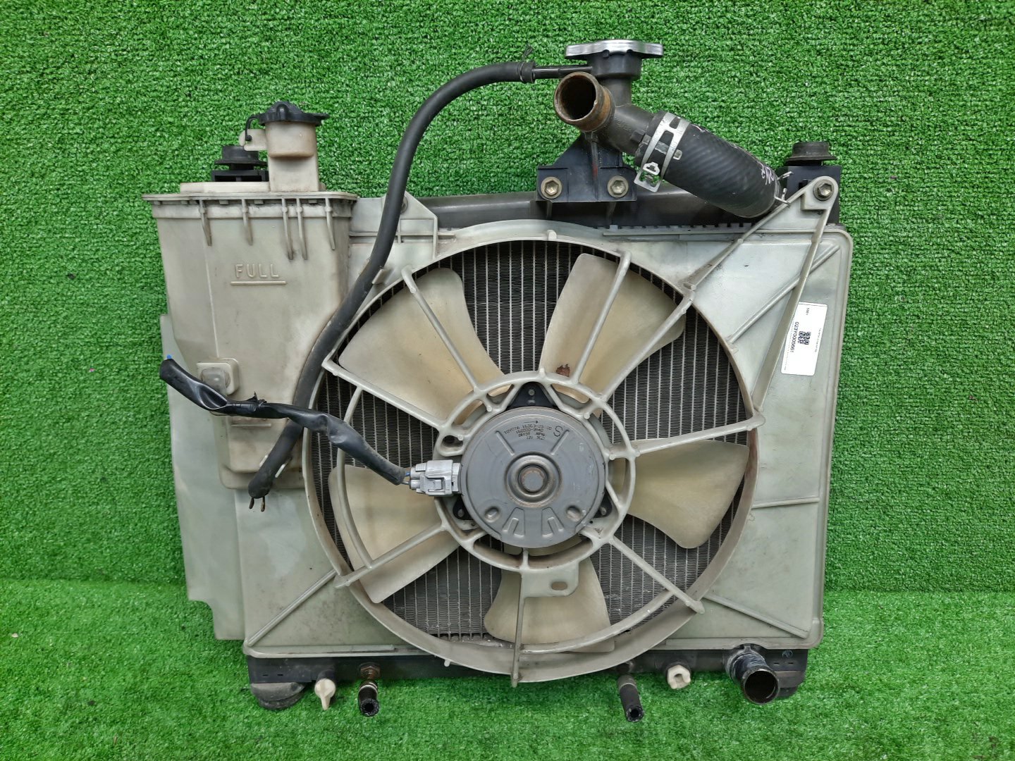 Радиатор основной TOYOTA VITZ NCP10 2NZ-FE 5661 1 ракурс