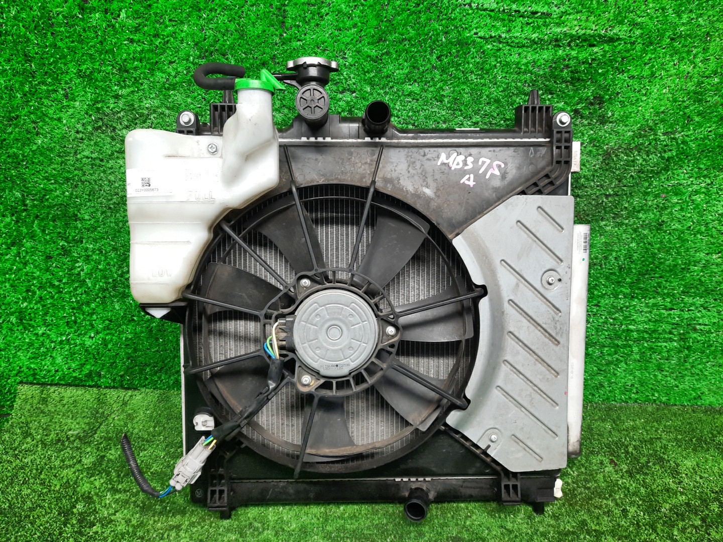 Радиатор основной SUZUKI SOLIO MA37S K12C 5673 1 ракурс