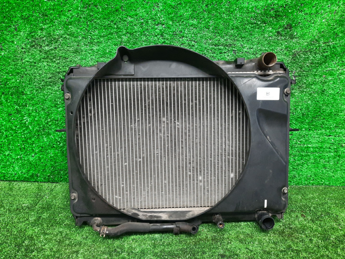 Радиатор основной MAZDA BONGO SK82V F8 5676 1 ракурс Радиатор основной MAZDA BONGO SK82V F8 5676 1 ракурс