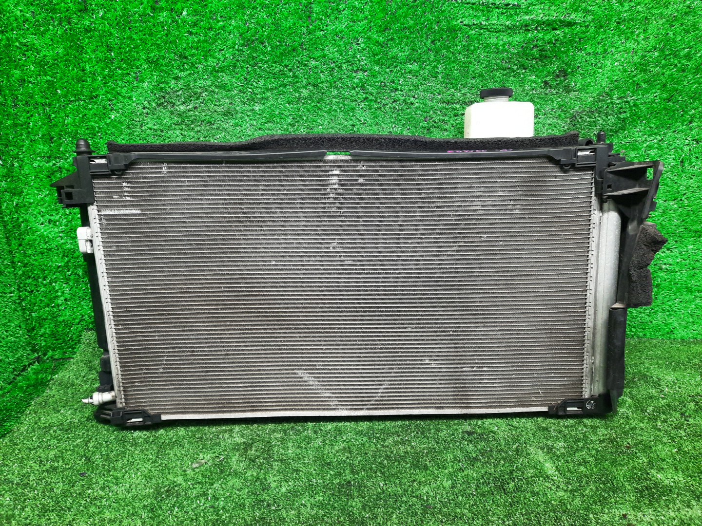 Радиатор основной TOYOTA PRIUS ZVW50, ZVW51, ZVW55 2ZR-FXE 5678 2 ракурс