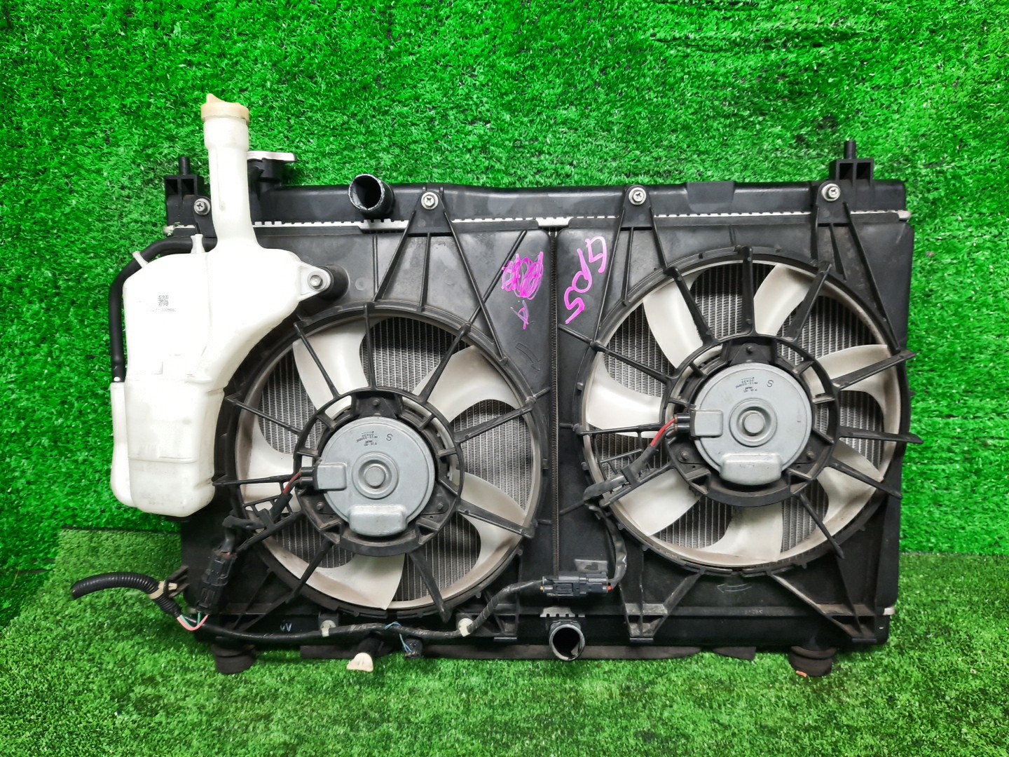 Радиатор основной HONDA FIT, SHUTTLE GP6, GP5, GP7, GP8 LEB 5680 1 ракурс