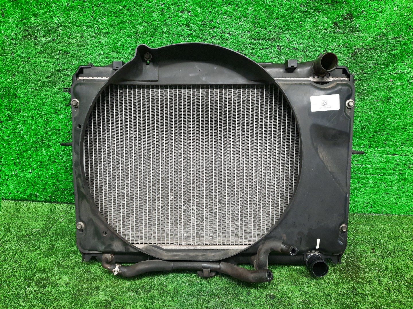 Радиатор основной MAZDA BONGO SK82V F8 5695 1 ракурс Радиатор основной MAZDA BONGO SK82V F8 5695 1 ракурс