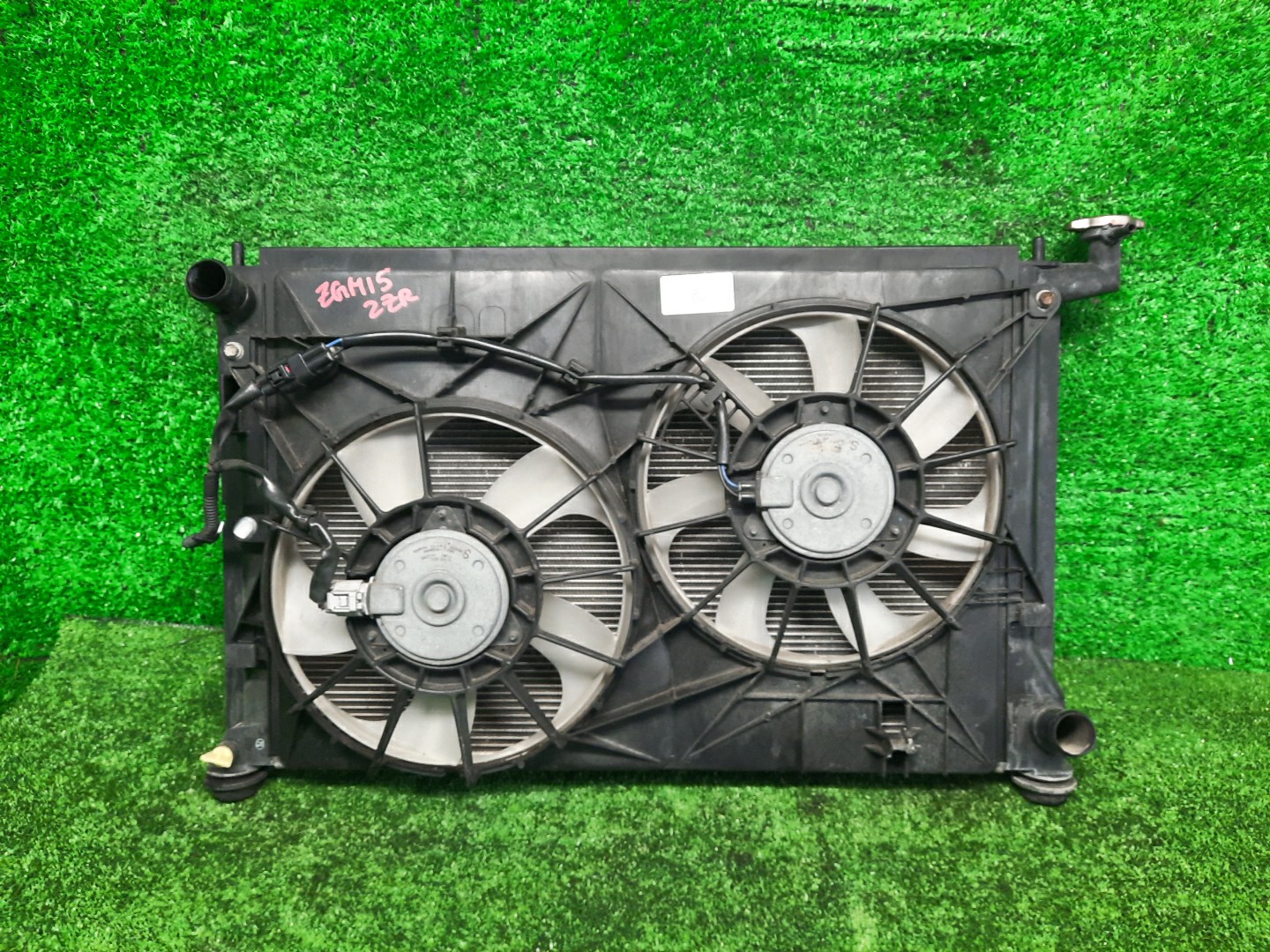 Радиатор основной TOYOTA ISIS ZNM10, ZNM10W, ANM10, ANM10W, ANM15, ANM15W, ZGM10, ZGM10W, ZGM11, ZGM11W, ZGM15, ZGM15W, ANM10G, ZGM10G, ANM15G, ZNM10G, ZGM11G, ZGM15G 2ZR-FAE 5749 1 ракурс