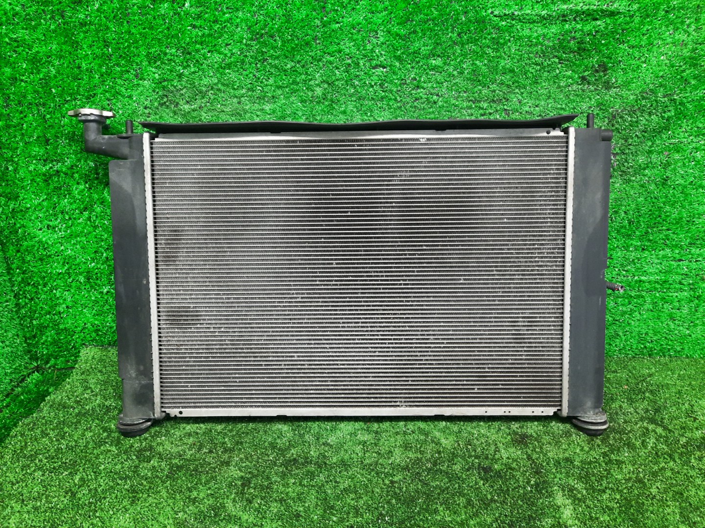 Радиатор основной TOYOTA ISIS ZNM10, ZNM10W, ANM10, ANM10W, ANM15, ANM15W, ZGM10, ZGM10W, ZGM11, ZGM11W, ZGM15, ZGM15W, ANM10G, ZGM10G, ANM15G, ZNM10G, ZGM11G, ZGM15G 2ZR-FAE 5749 2 ракурс
