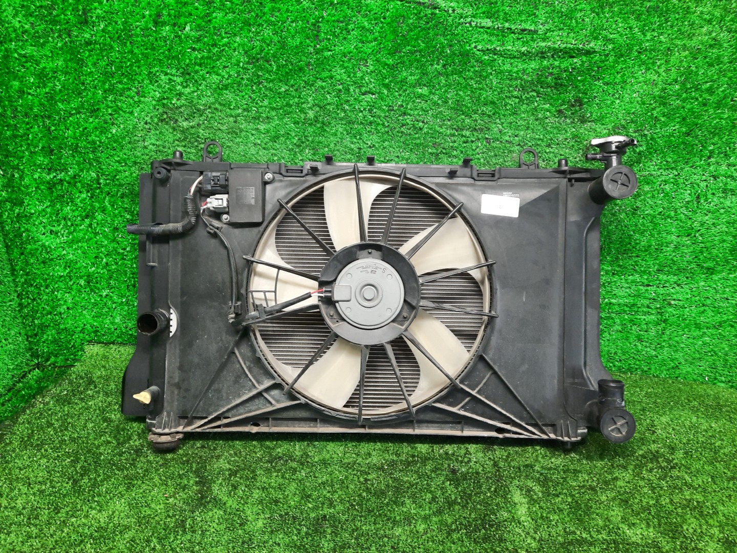 Радиатор основной TOYOTA AXIO, COROLLA FIELDER, COROLLA  AXIO, FIELDER NZE141, NZE144, ZRE142, ZRE144, ZRE144G, ZRE142G, NZE144G, NZE141G 1NZ-FE, 2ZR-FE, 2ZR-FAE 5760 1 ракурс