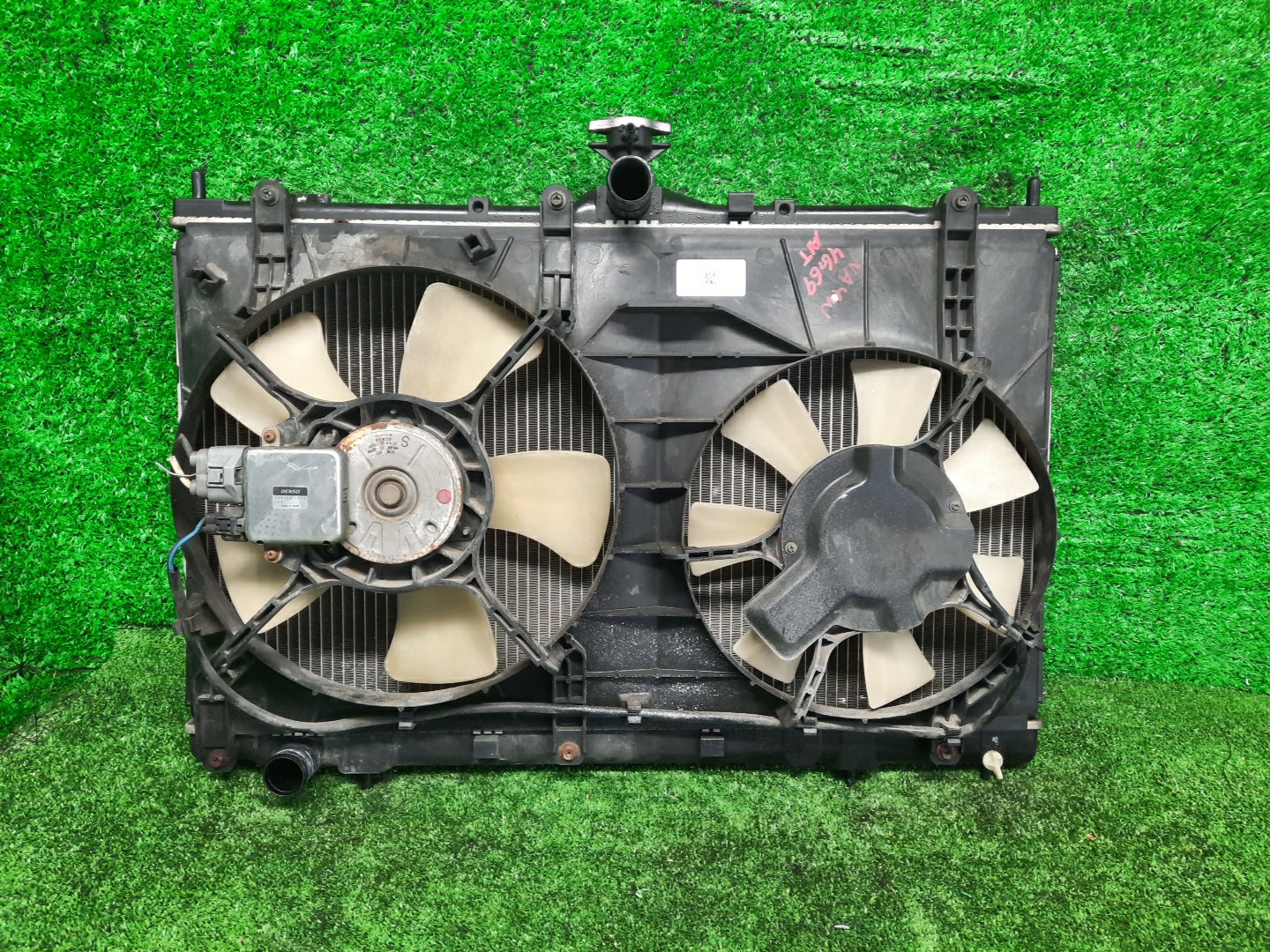 Радиатор основной MITSUBISHI GRANDIS NA4W 4G69 5764 1 ракурс