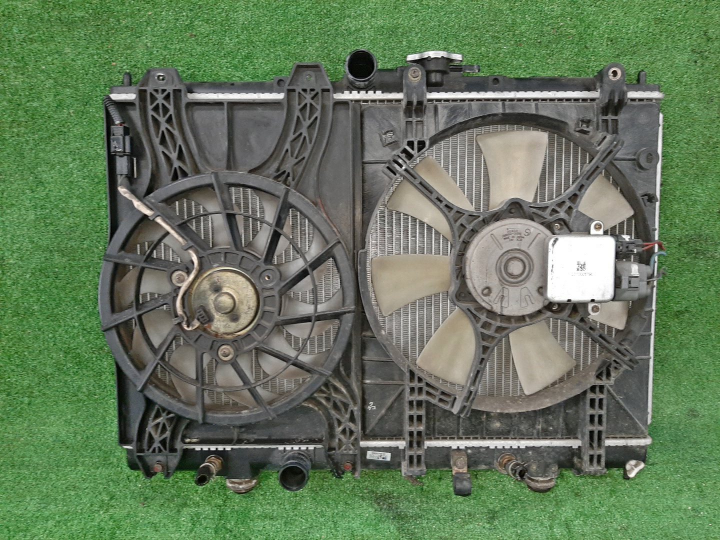 Радиатор основной MITSUBISHI PAJERO IO H76W, H66W, H67W, H77W 4G93 5798 1 ракурс