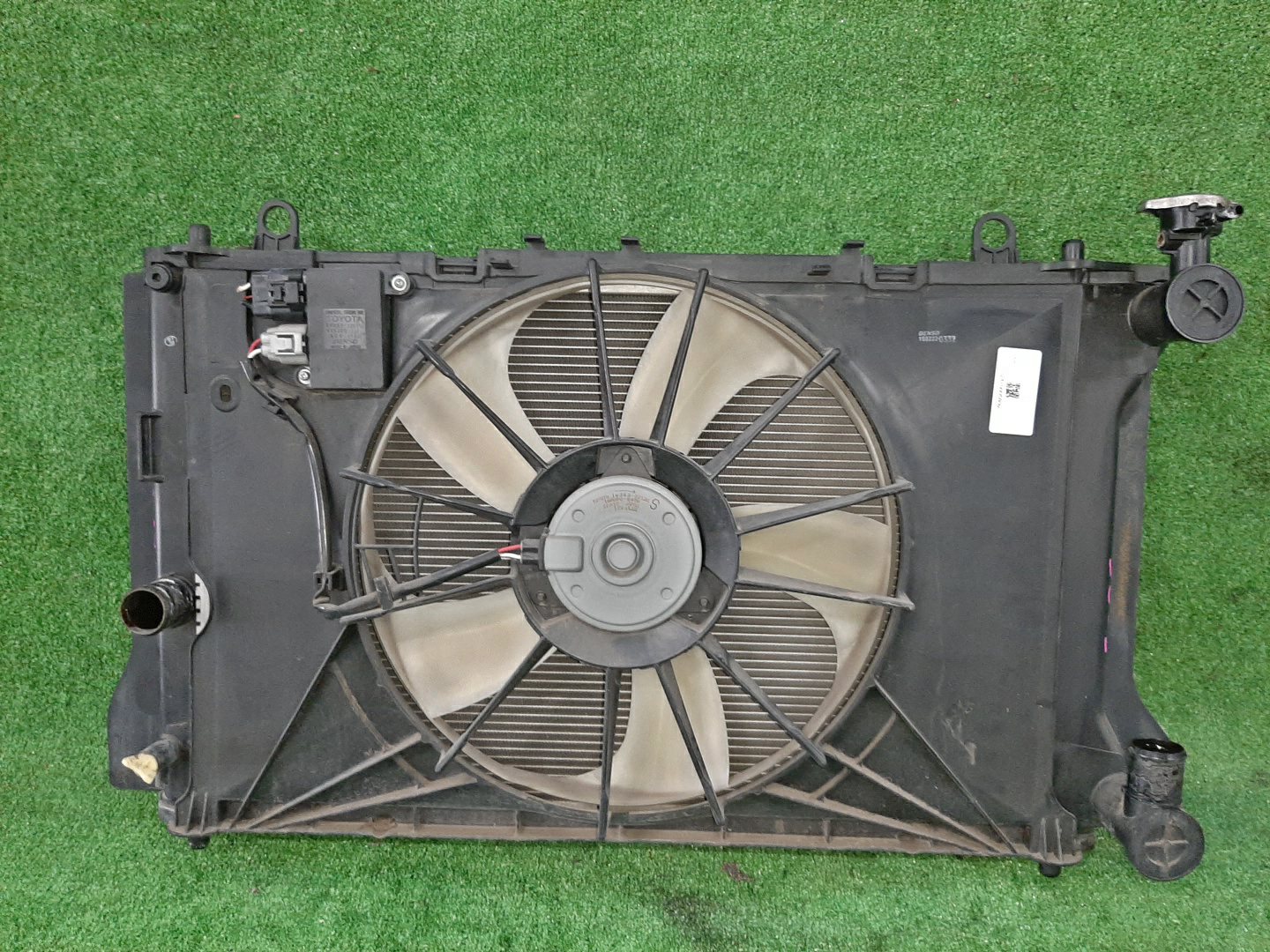 Радиатор основной TOYOTA AXIO, COROLLA FIELDER, COROLLA  AXIO, FIELDER NZE141, NZE144, ZRE142, ZRE144, ZRE144G, ZRE142G, NZE144G, NZE141G 1NZ-FE, 2ZR-FE, 2ZR-FAE 5809 1 ракурс