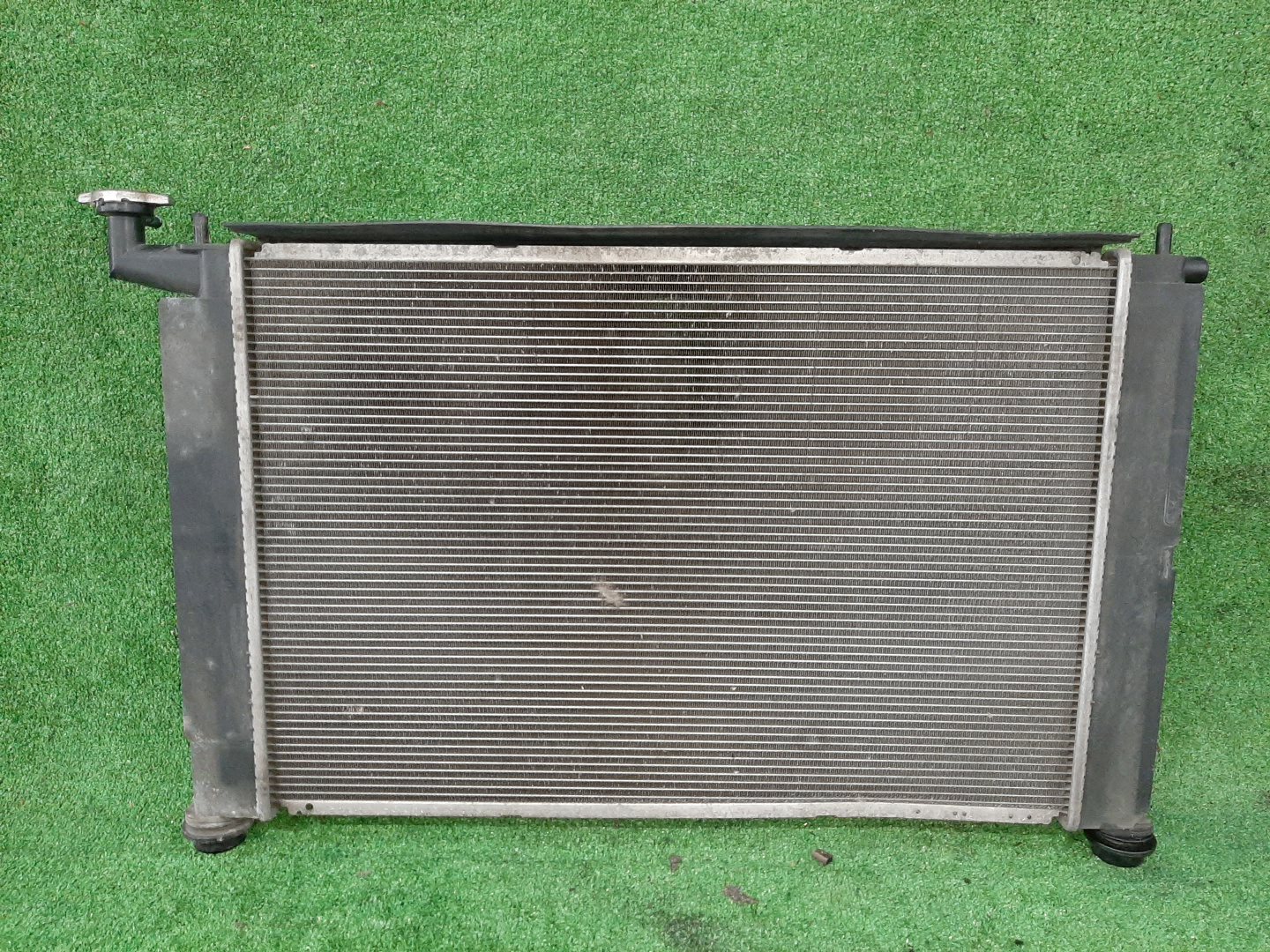 Радиатор основной TOYOTA ISIS ZNM10, ZNM10W, ANM10, ANM10W, ANM15, ANM15W, ZGM10, ZGM10W, ZGM11, ZGM11W, ZGM15, ZGM15W, ANM10G, ZGM10G, ANM15G, ZNM10G, ZGM11G, ZGM15G 1ZZ-FE 5817 2 ракурс