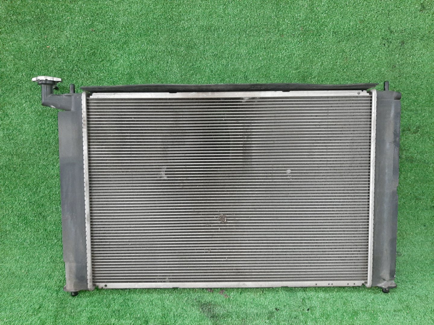 Радиатор основной TOYOTA ISIS ZNM10, ZNM10W, ANM10, ANM10W, ANM15, ANM15W, ZGM10, ZGM10W, ZGM11, ZGM11W, ZGM15, ZGM15W, ANM10G, ZGM10G, ANM15G, ZNM10G, ZGM11G, ZGM15G 1ZZ-FE 5827 2 ракурс
