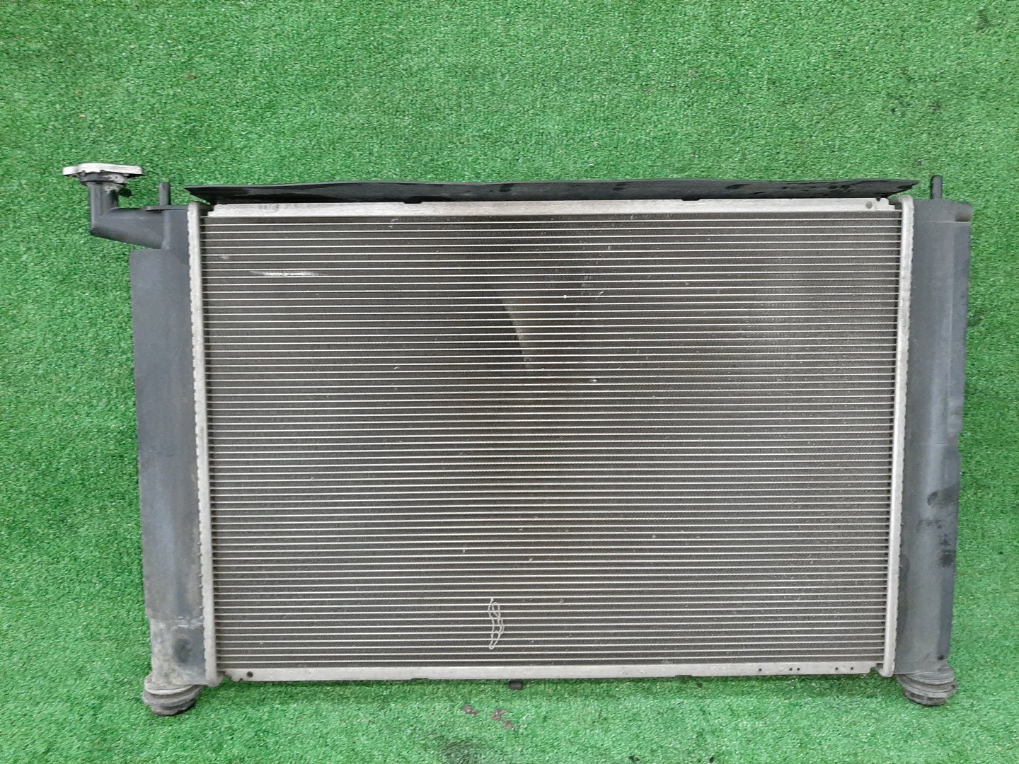Радиатор основной TOYOTA ISIS ZNM10, ZNM10W, ANM10, ANM10W, ANM15, ANM15W, ZGM10, ZGM10W, ZGM11, ZGM11W, ZGM15, ZGM15W, ANM10G, ZGM10G, ANM15G, ZNM10G, ZGM11G, ZGM15G 1ZZ-FE 5828 2 ракурс