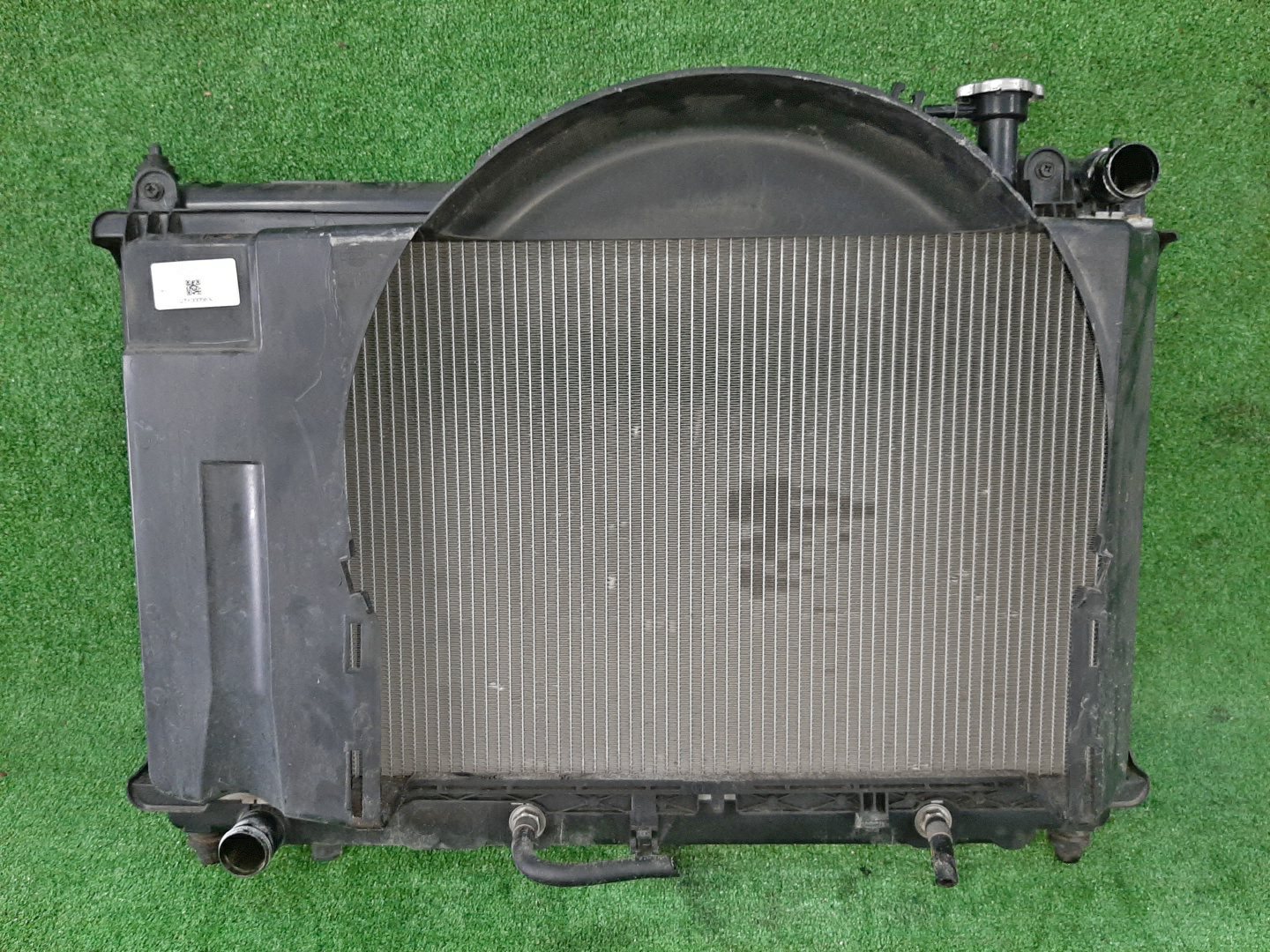 Радиатор основной NISSAN SKYLINE V35 VQ25DD 5830 1 ракурс Радиатор основной NISSAN SKYLINE V35 VQ25DD 5830 1 ракурс