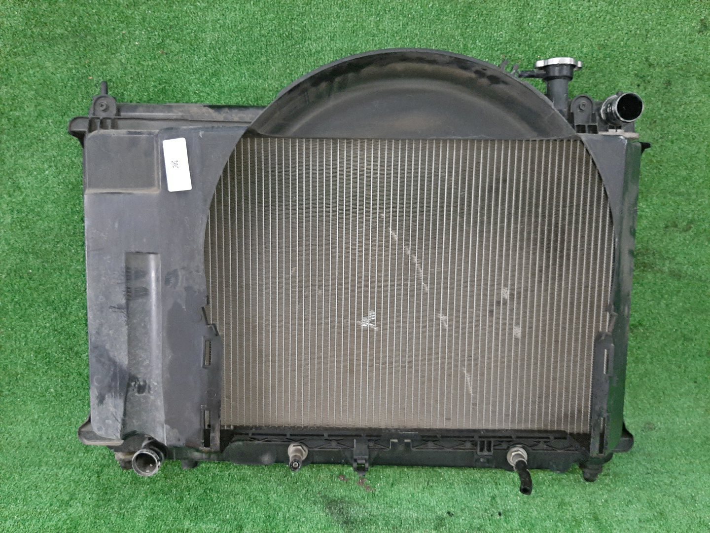 Радиатор основной NISSAN SKYLINE V35 VQ25DD 5832 1 ракурс Радиатор основной NISSAN SKYLINE V35 VQ25DD 5832 1 ракурс