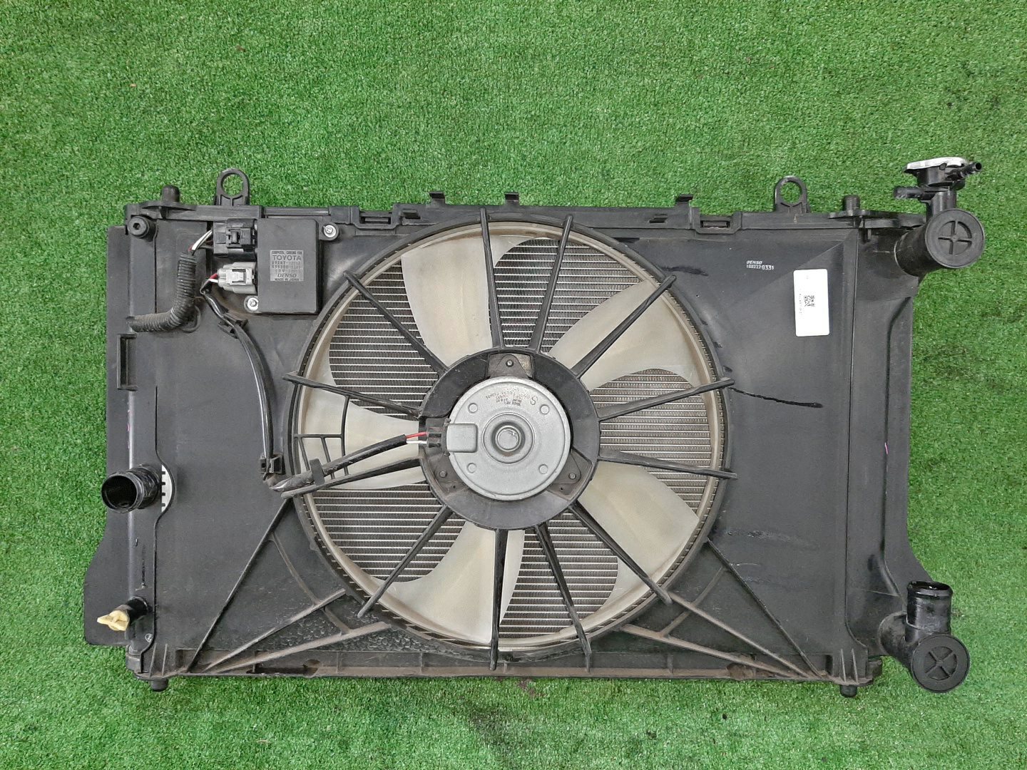 Радиатор основной TOYOTA AXIO, COROLLA FIELDER, COROLLA  AXIO, FIELDER NZE141, NZE144, ZRE142, ZRE144, ZRE144G, ZRE142G, NZE144G, NZE141G 1NZ-FE, 2ZR-FE, 2ZR-FAE 5841 1 ракурс