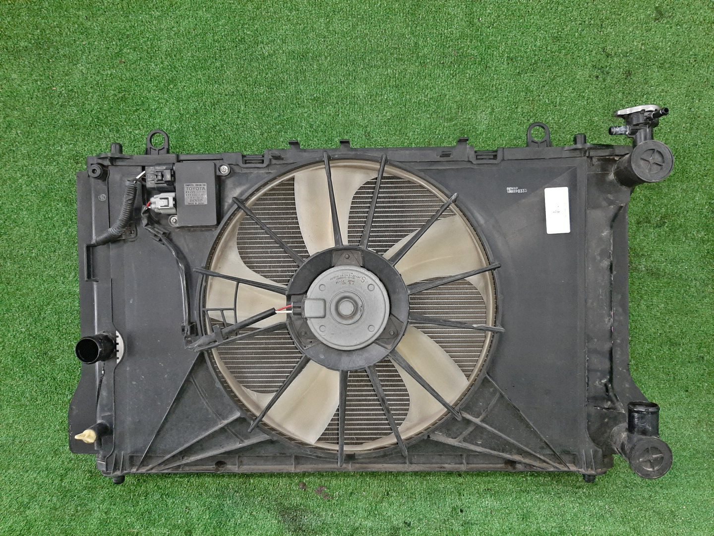 Радиатор основной TOYOTA AXIO, COROLLA FIELDER, COROLLA  AXIO, FIELDER NZE141, NZE144, ZRE142, ZRE144, ZRE144G, ZRE142G, NZE144G, NZE141G 1NZ-FE, 2ZR-FE, 2ZR-FAE 5842 1 ракурс