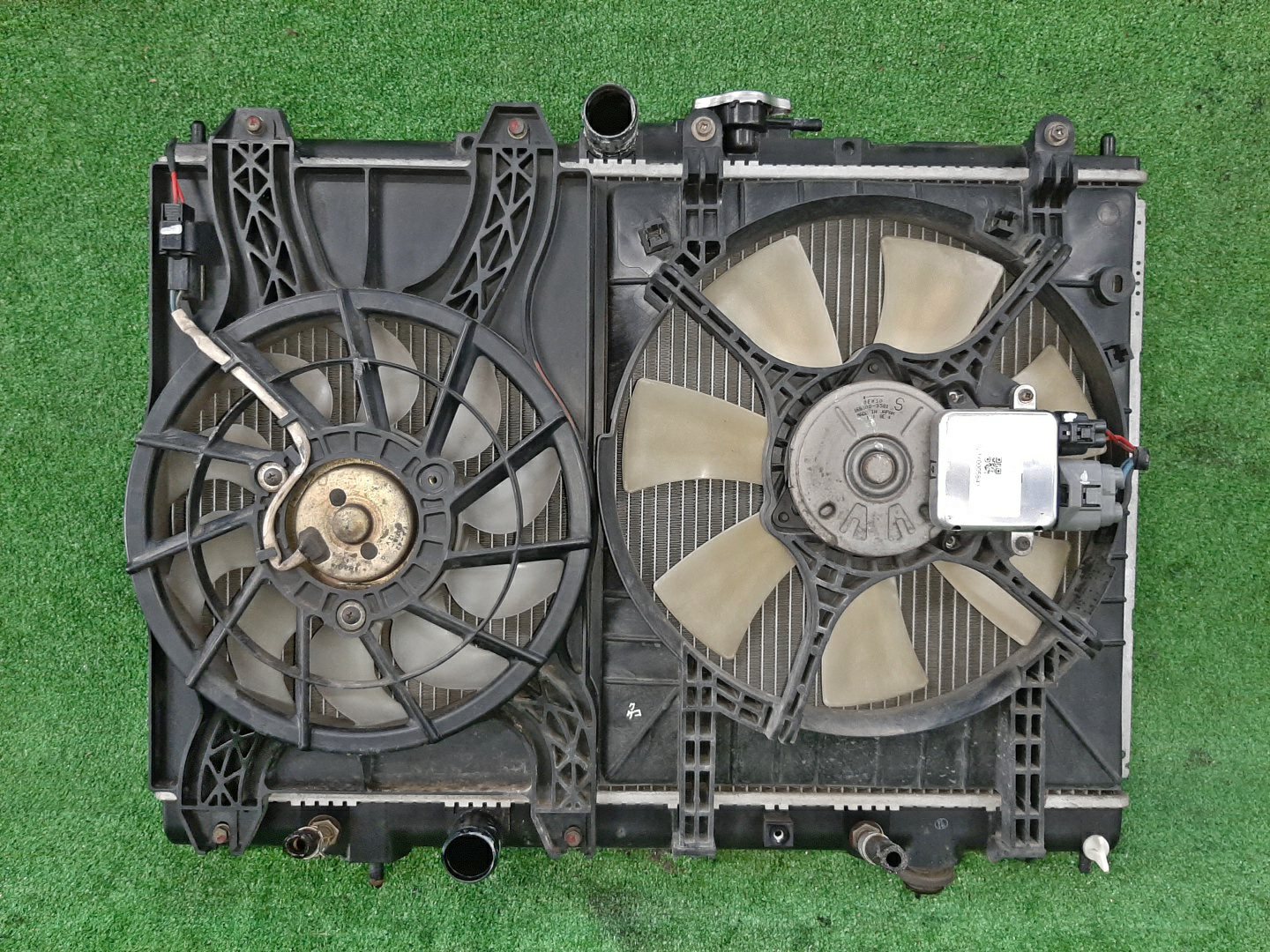 Радиатор основной MITSUBISHI PAJERO IO H76W, H66W, H67W, H77W 4G93 5843 1 ракурс