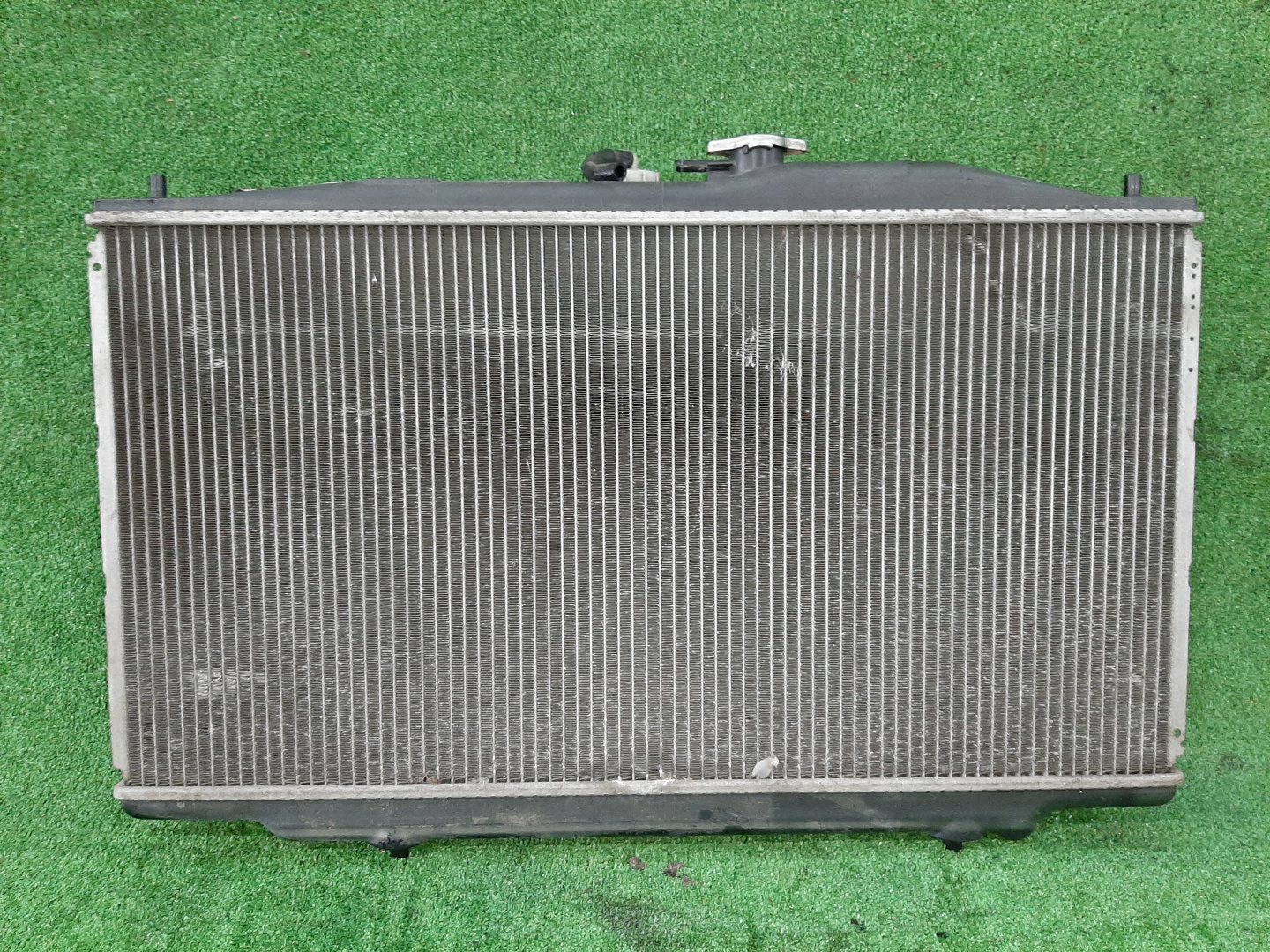 Радиатор основной HONDA INSPIRE UC1 J30A 5848 3 ракурс