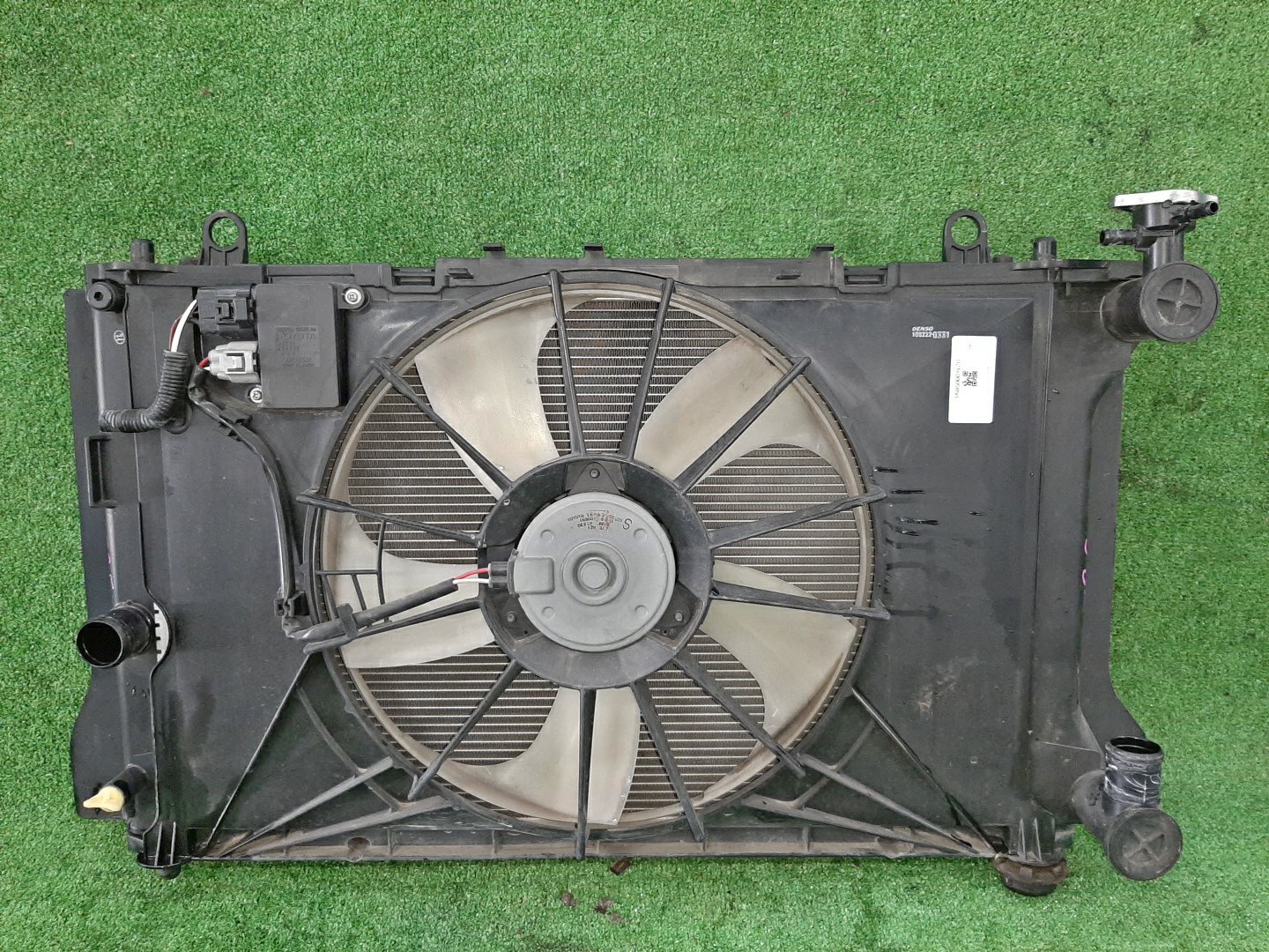 Радиатор основной TOYOTA AXIO, COROLLA FIELDER, COROLLA  AXIO, FIELDER NZE141, NZE144, ZRE142, ZRE144, ZRE144G, ZRE142G, NZE144G, NZE141G 1NZ-FE, 2ZR-FE, 2ZR-FAE 5850 1 ракурс