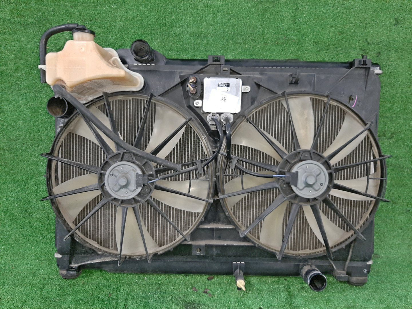 Радиатор основной TOYOTA CROWN GRS182, GRS180, GRS181, GRS183, GRS184 3GR-FSE 5851 1 ракурс