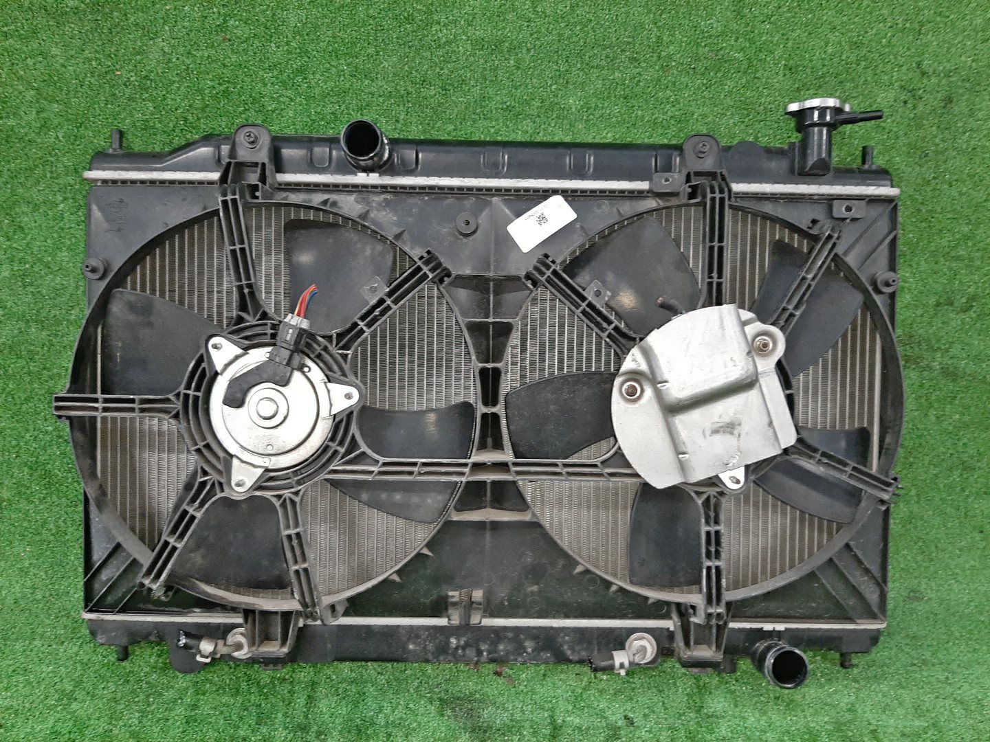 Радиатор основной NISSAN TEANA J31 VQ23DE 5855 1 ракурс