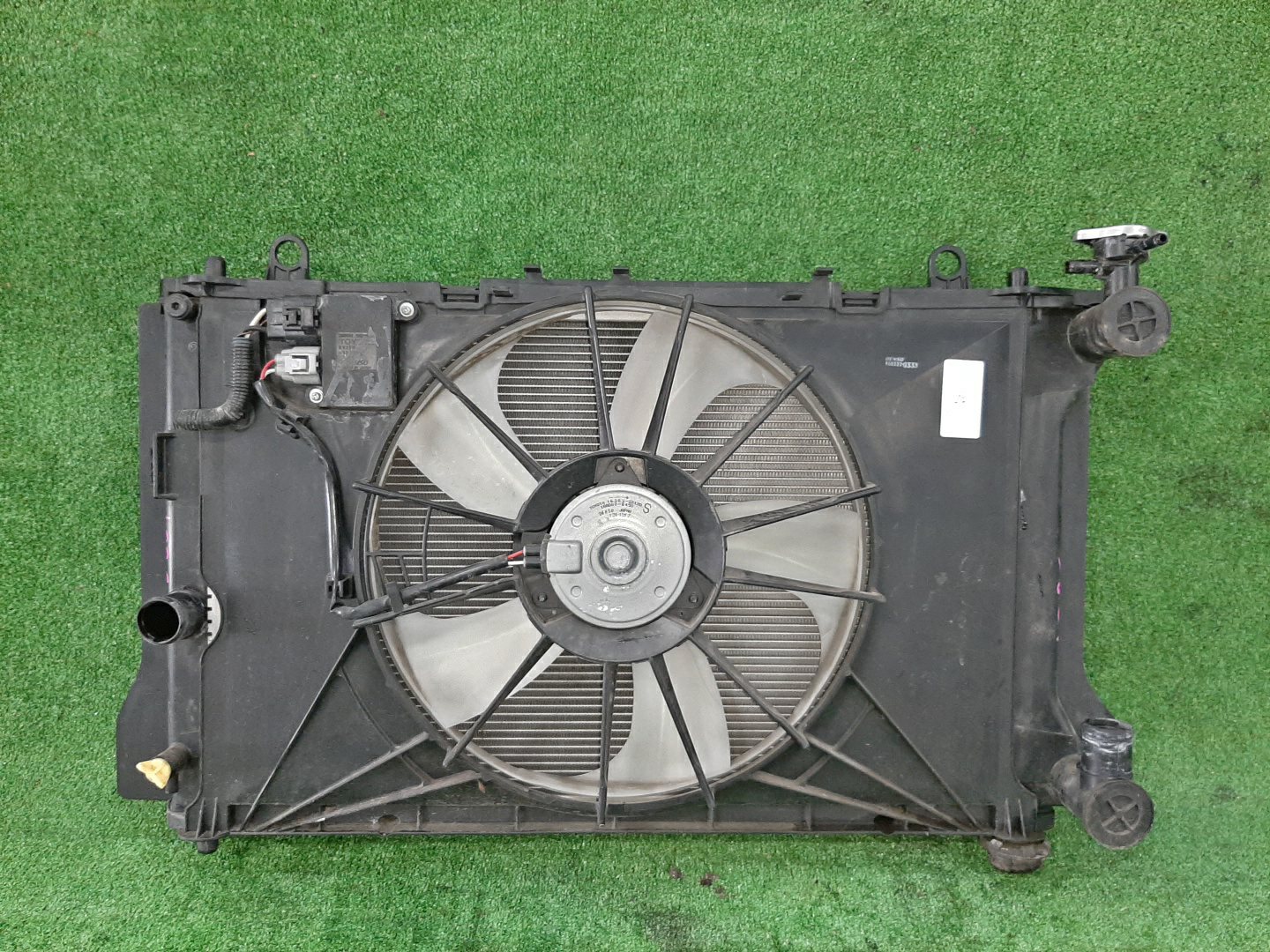 Радиатор основной TOYOTA AXIO, COROLLA FIELDER, COROLLA  AXIO, FIELDER NZE141, NZE144, ZRE142, ZRE144, ZRE144G, ZRE142G, NZE144G, NZE141G 1NZ-FE, 2ZR-FE, 2ZR-FAE 5864 1 ракурс