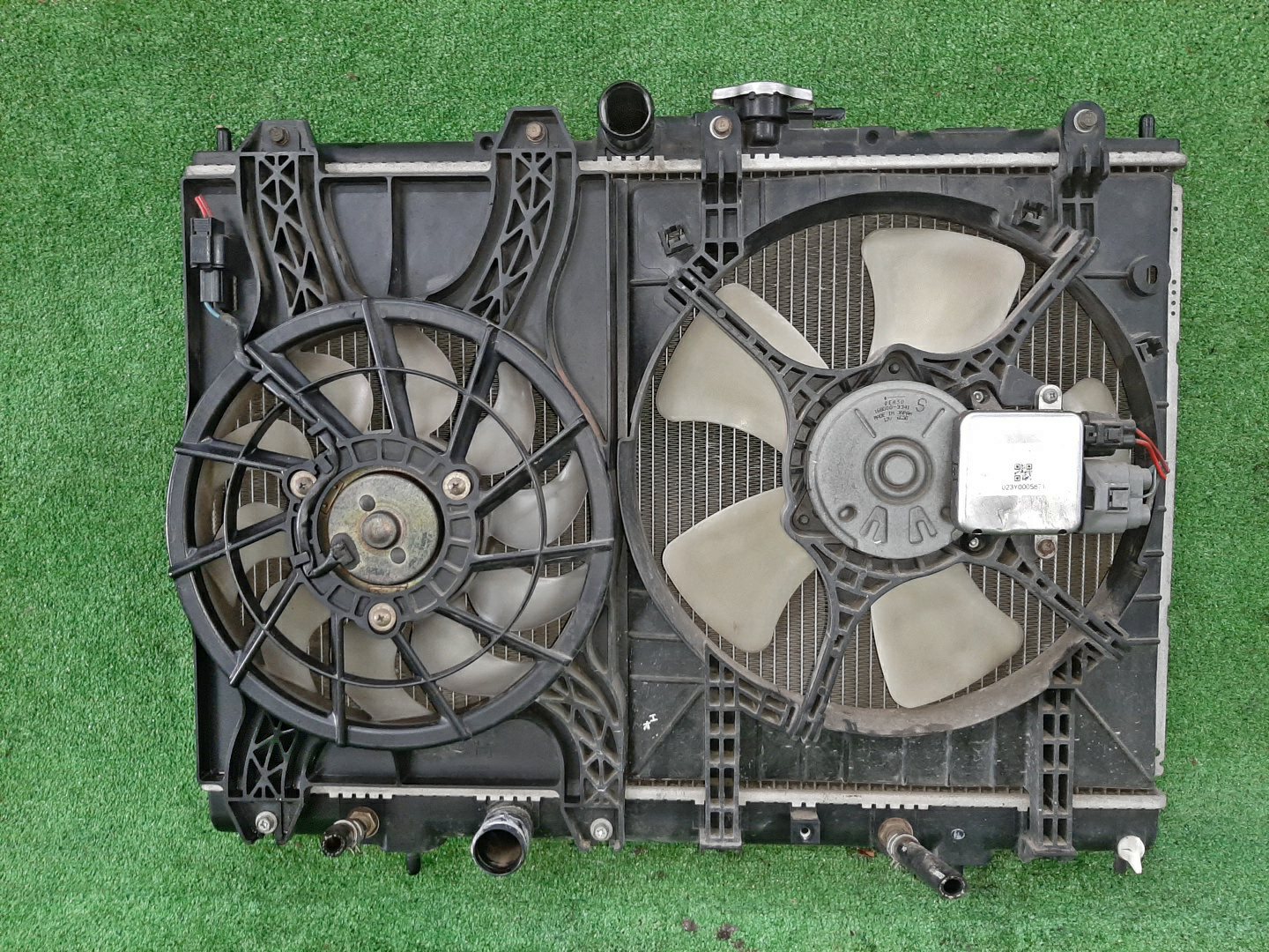 Радиатор основной MITSUBISHI PAJERO IO H76W, H66W, H67W, H77W 4G94 5871 1 ракурс