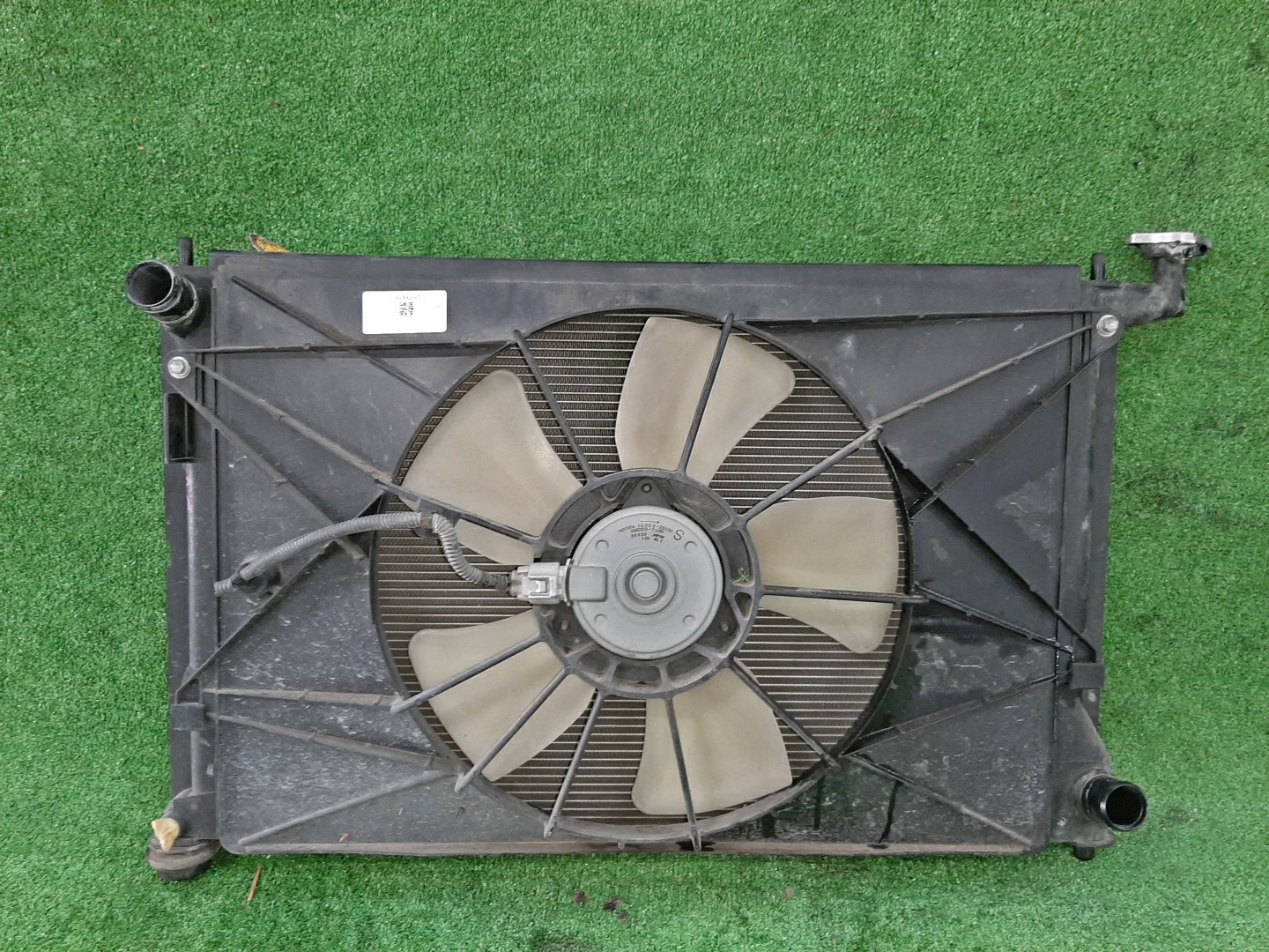 Радиатор основной TOYOTA ISIS ZNM10, ZNM10W, ANM10, ANM10W, ANM15, ANM15W, ZGM10, ZGM10W, ZGM11, ZGM11W, ZGM15, ZGM15W, ANM10G, ZGM10G, ANM15G, ZNM10G, ZGM11G, ZGM15G 1ZZ-FE 5875 1 ракурс