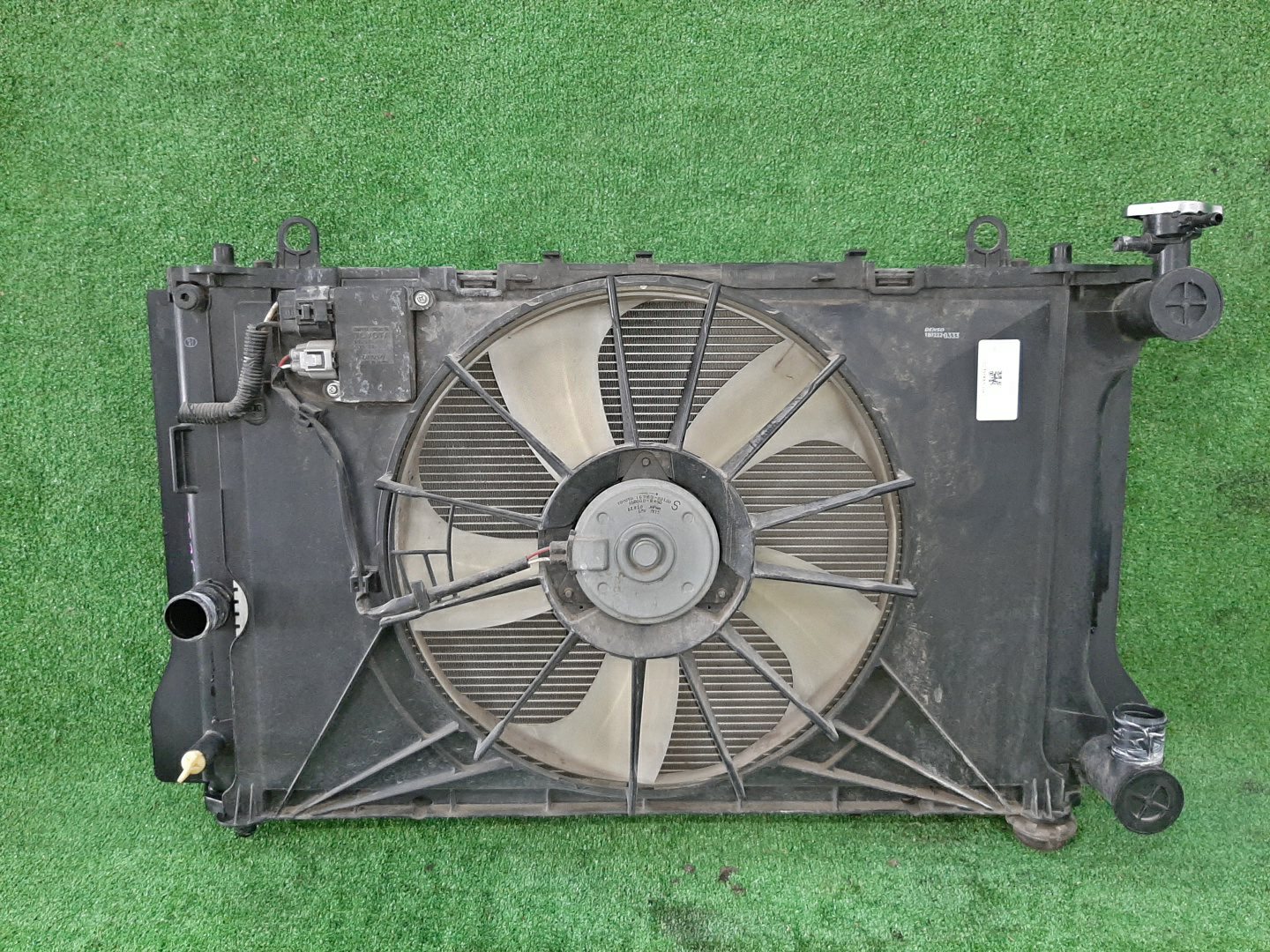 Радиатор основной TOYOTA AXIO, COROLLA FIELDER, COROLLA  AXIO, FIELDER NZE141, NZE144, ZRE142, ZRE144, ZRE144G, ZRE142G, NZE144G, NZE141G 1NZ-FE, 2ZR-FE, 2ZR-FAE 5890 1 ракурс