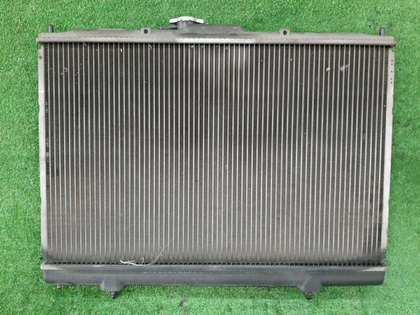Радиатор основной MITSUBISHI PAJERO IO H76W, H66W, H67W, H77W 4G93 5919 2 ракурс